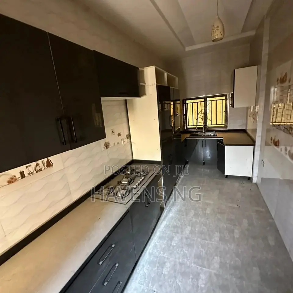 4bdrm Duplex in Gaduwa for sale