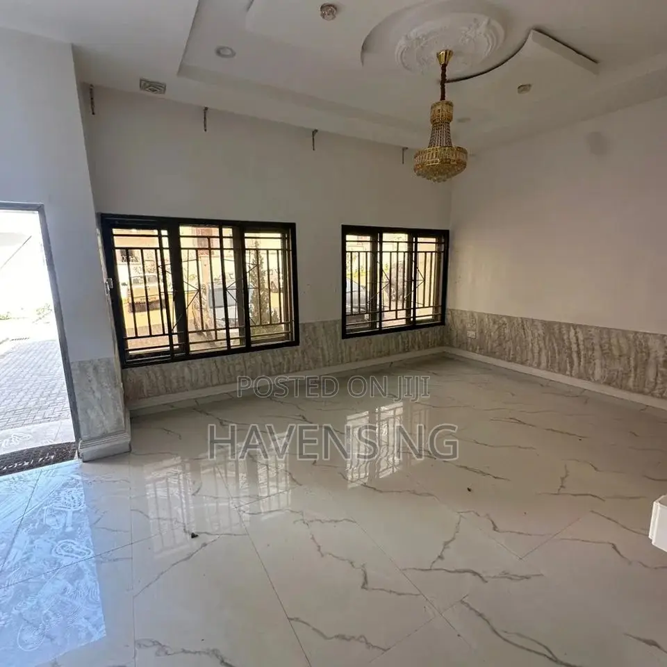 4bdrm Duplex in Gaduwa for sale