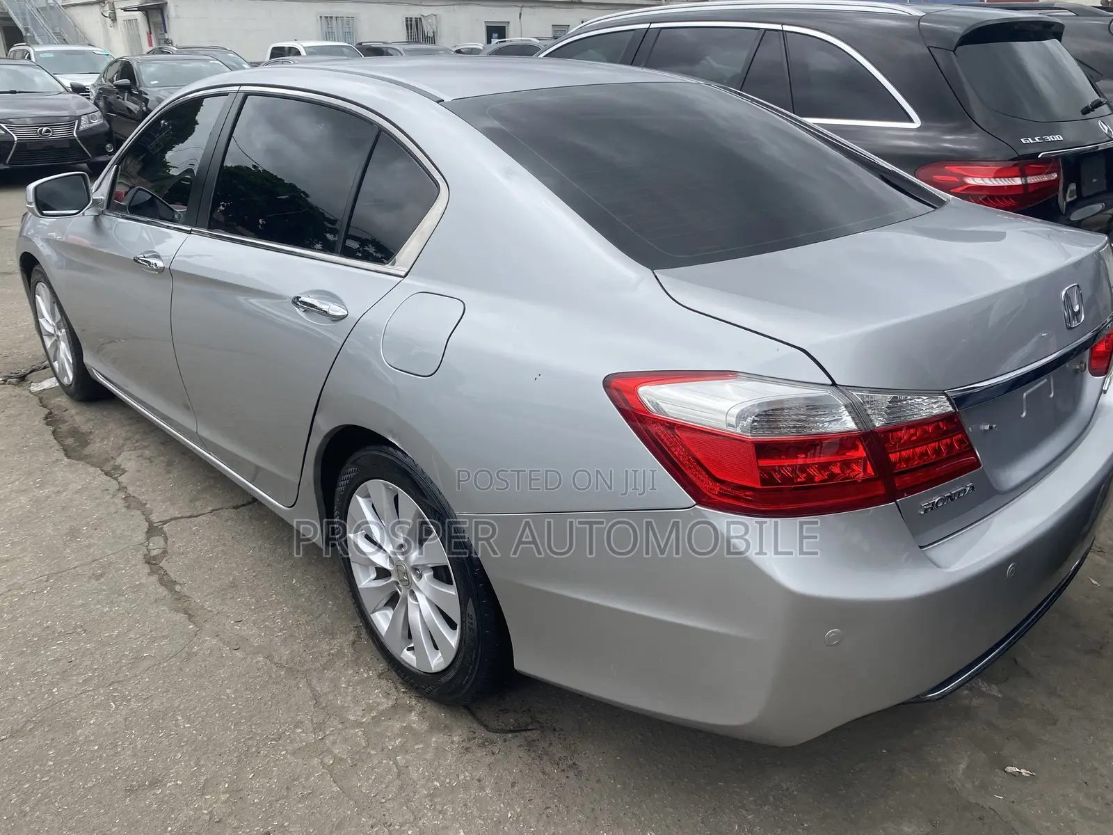 Honda Accord LX 4dr Sedan FWD (2.4L 4cyl 2A) 2013 Silver