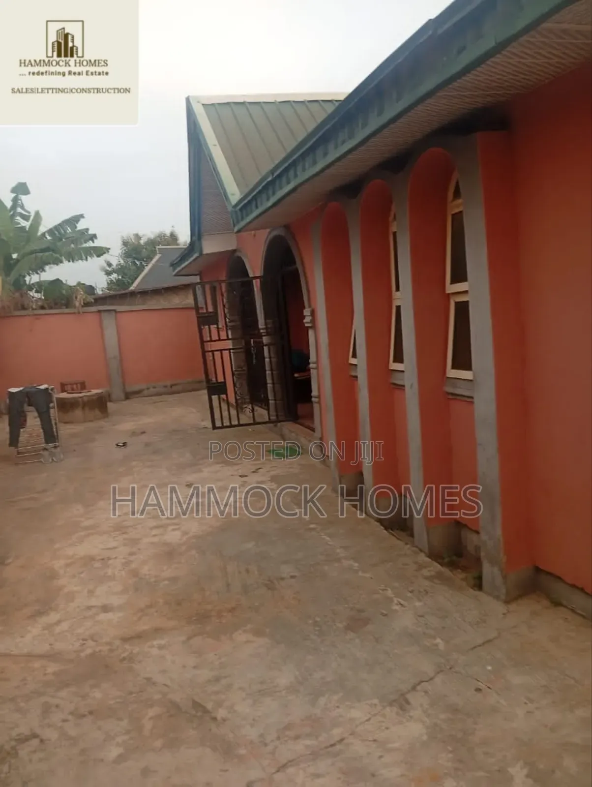 4bdrm Block of Flats in Olode Adegbayi, Iwo Road for sale