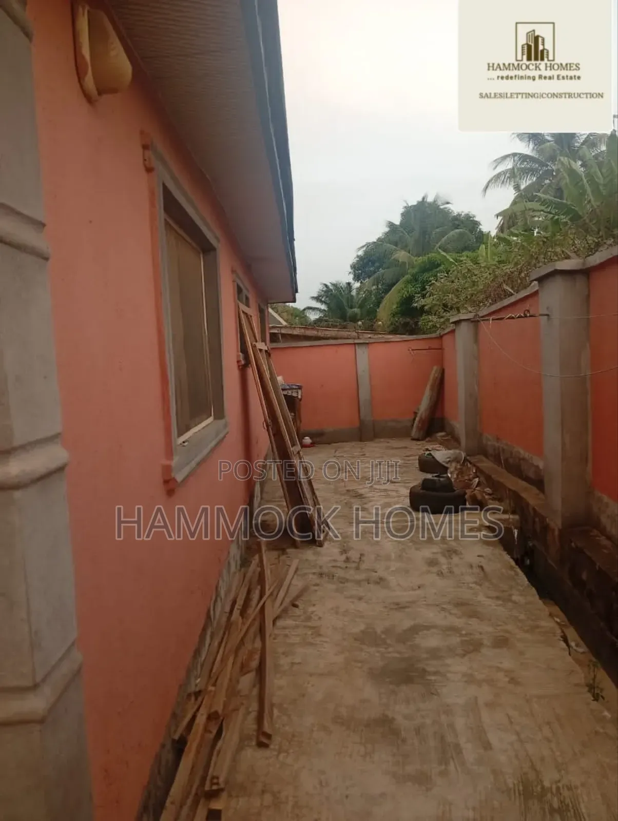 4bdrm Block of Flats in Olode Adegbayi, Iwo Road for sale
