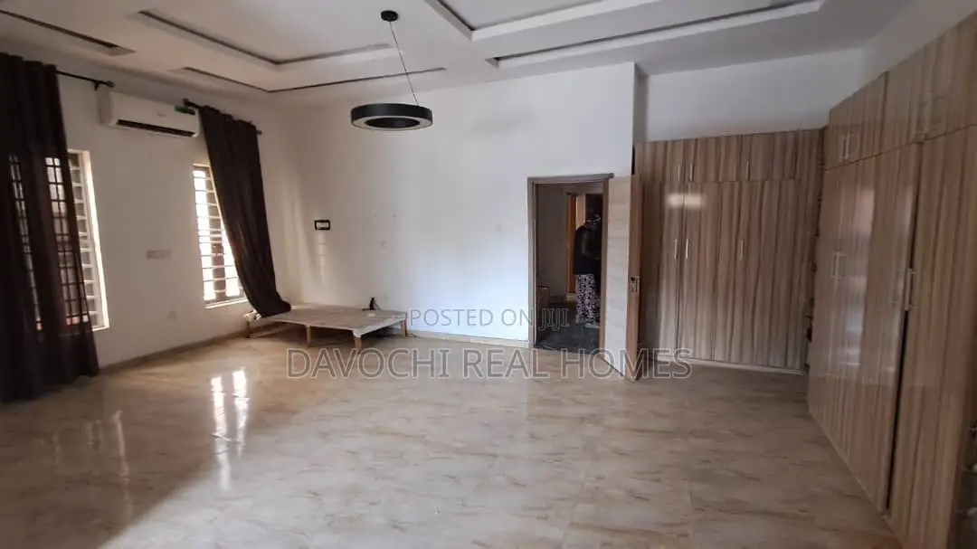 4bdrm Duplex in Conservative Road, for rent
