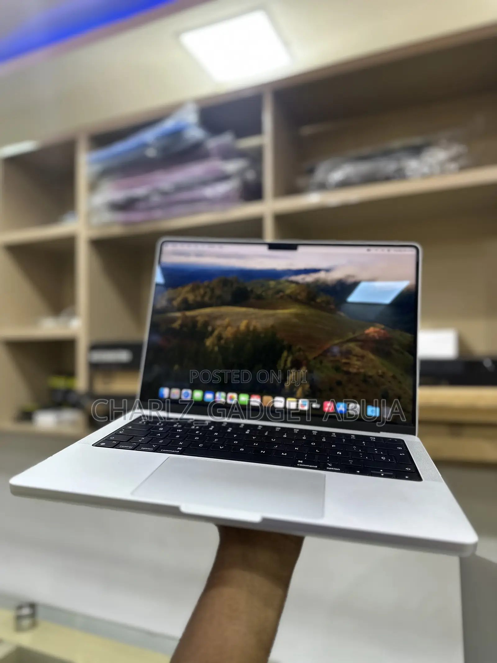 Laptop Apple MacBook Pro 2021 M1 16GB Apple M1 Pro SSD 512GB