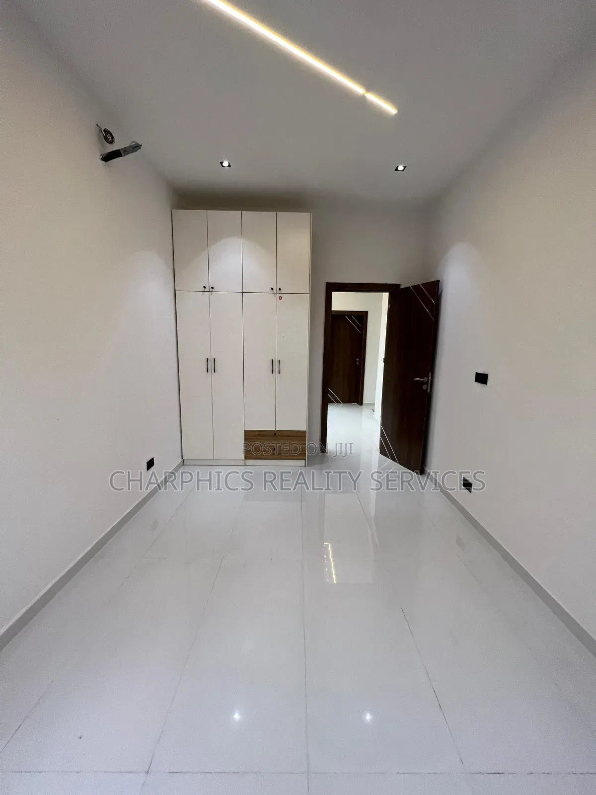 4bdrm Duplex in Ikota for sale