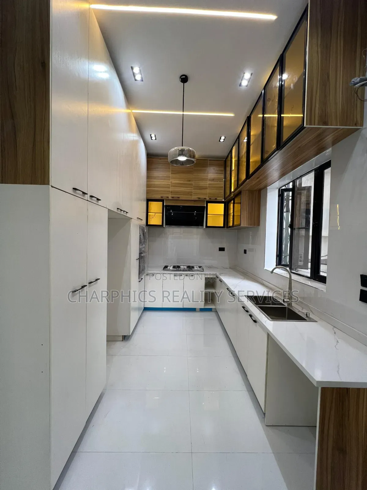 4bdrm Duplex in Ikota for sale