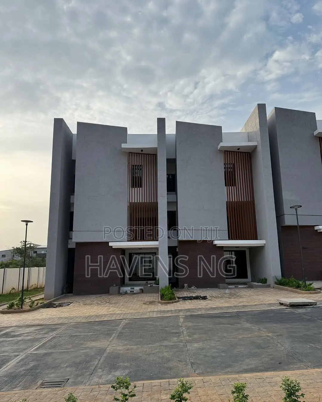 4bdrm Duplex in Guzape District for sale