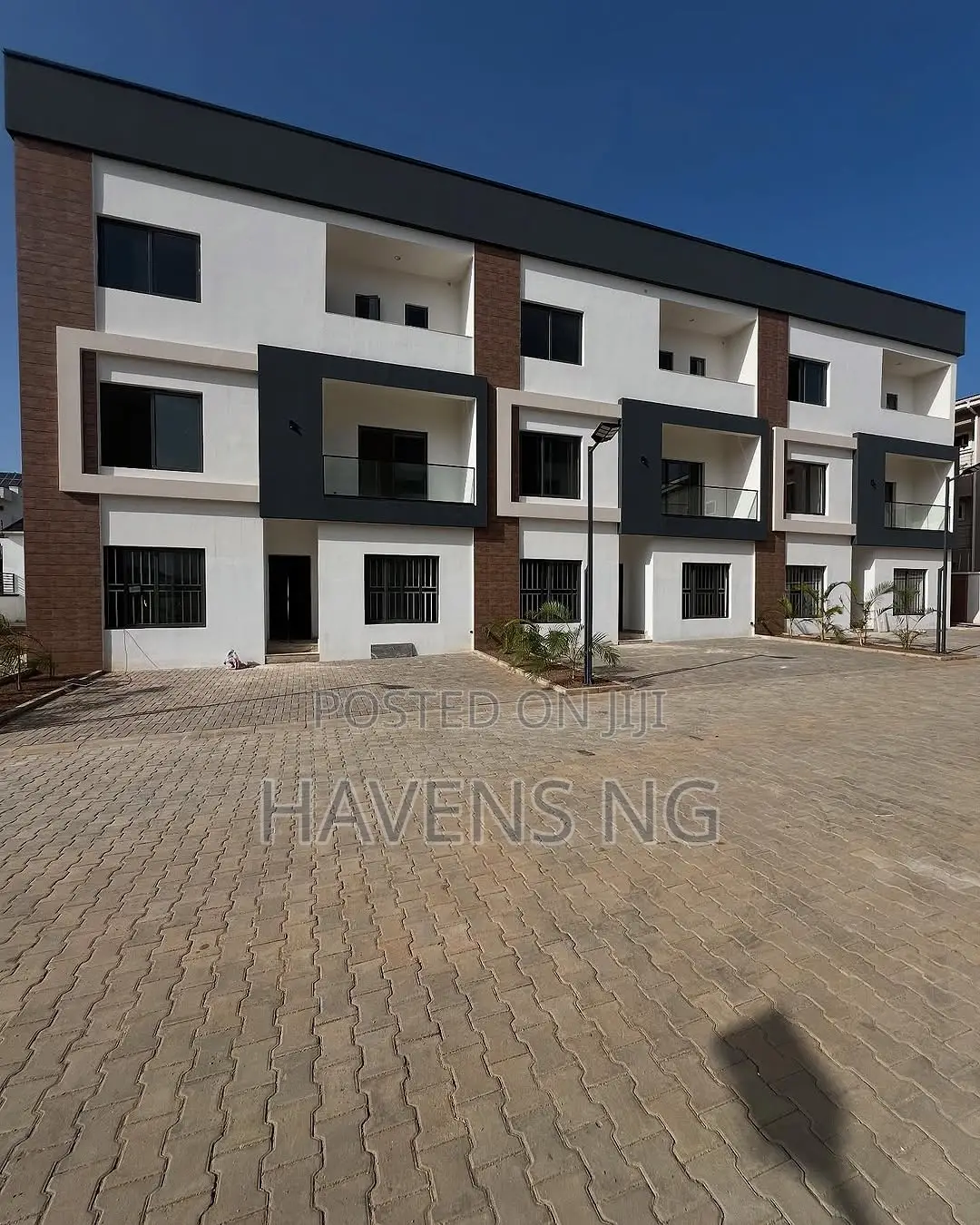 5bdrm Duplex in Jahi for sale
