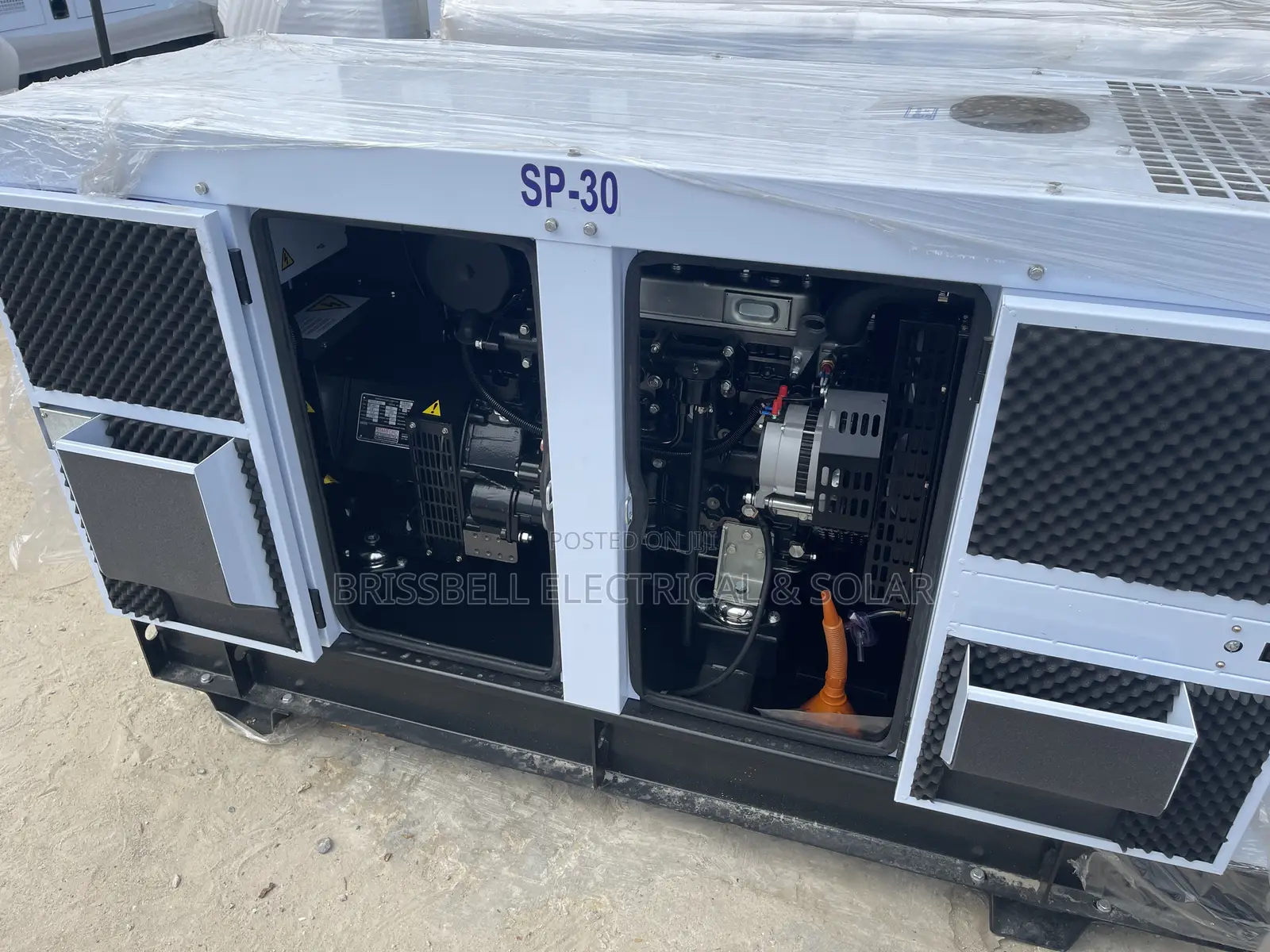 Heavy-duty England Perkins Soundproof Diesel Generator 30kva