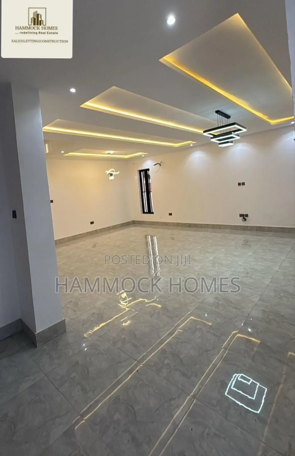 5bdrm Penthouse in Onireke Gra, Jericho for sale