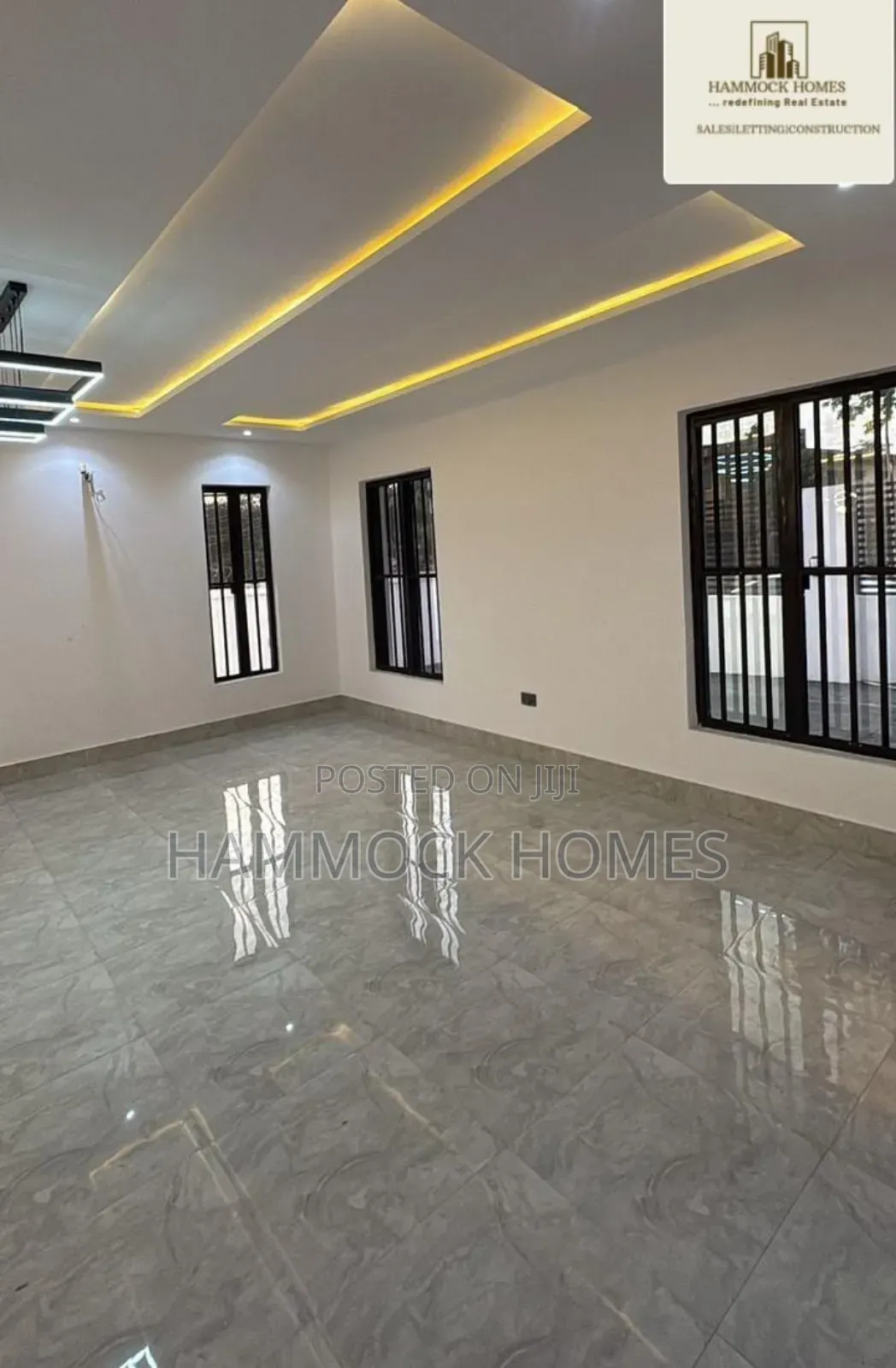 5bdrm Penthouse in Onireke Gra, Jericho for sale