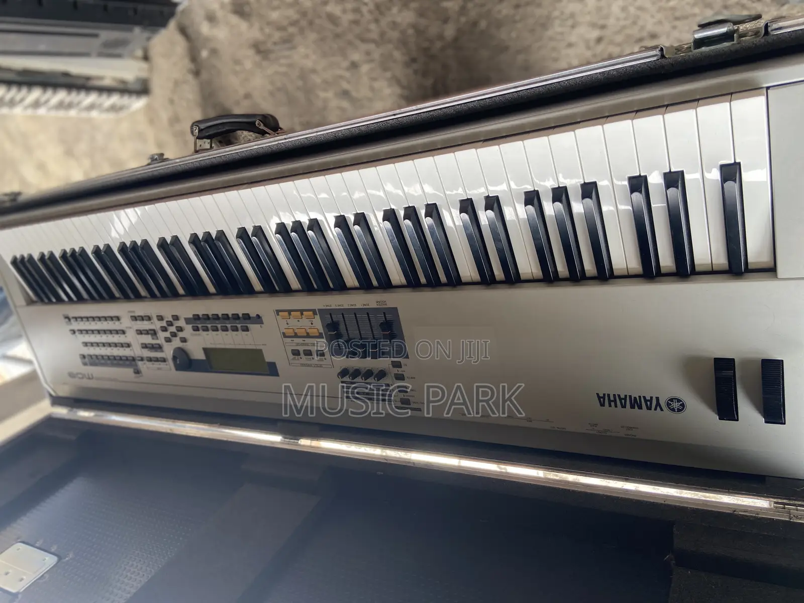 Yamaha Mo8