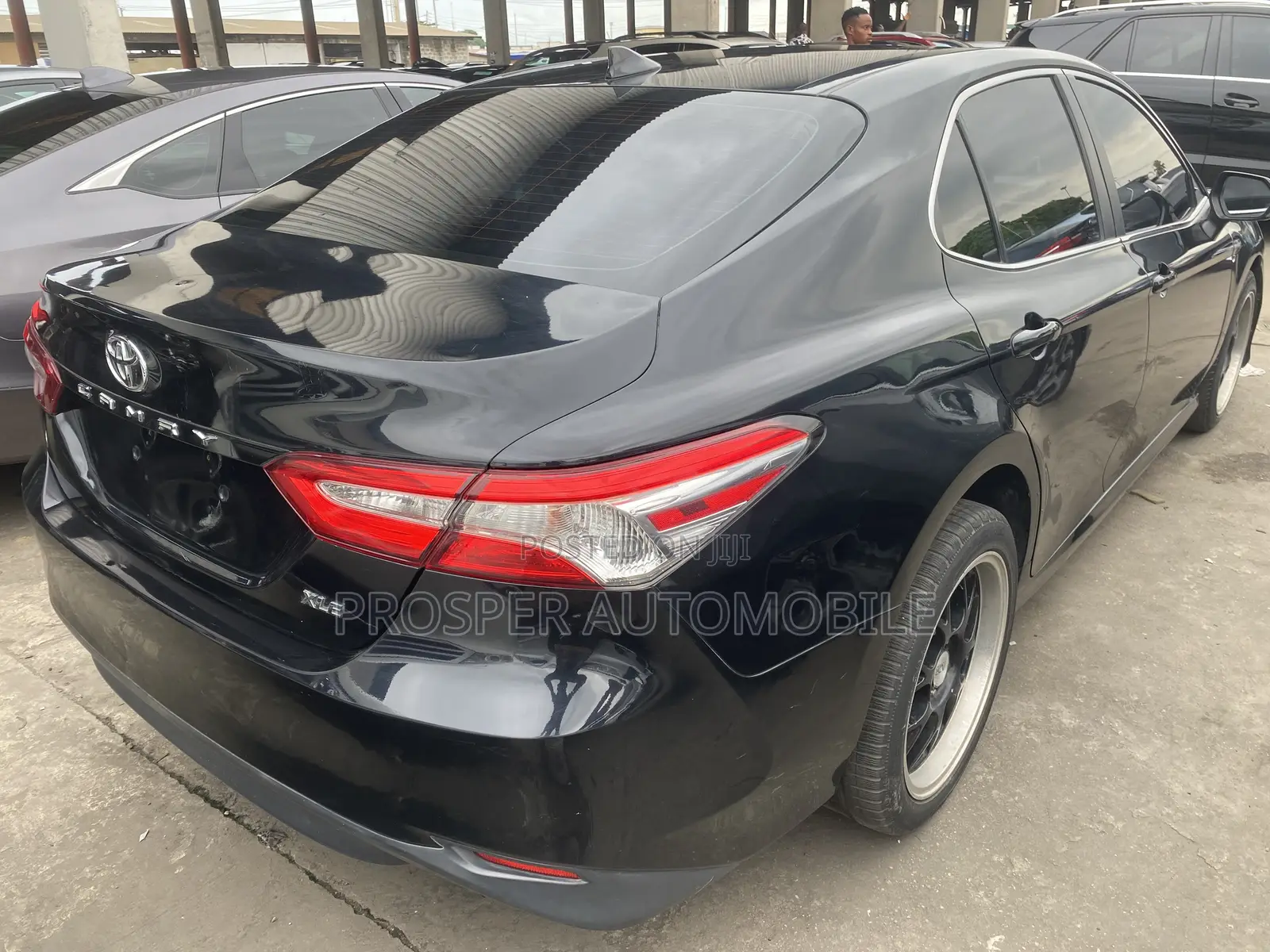 Toyota Camry XLE V6 (3.5L V6 8A) 2019 Black