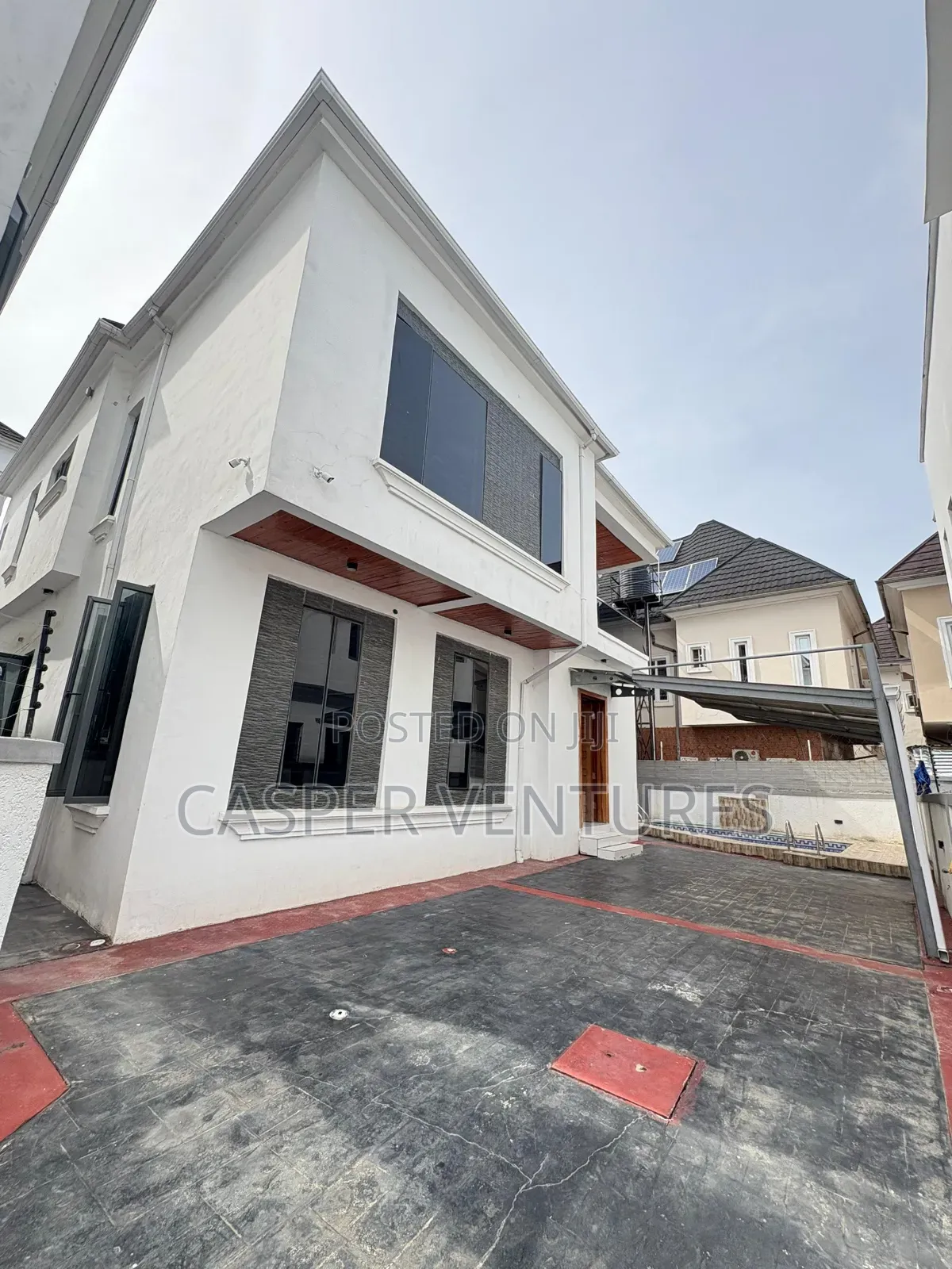 5bdrm Duplex in Chevron for sale