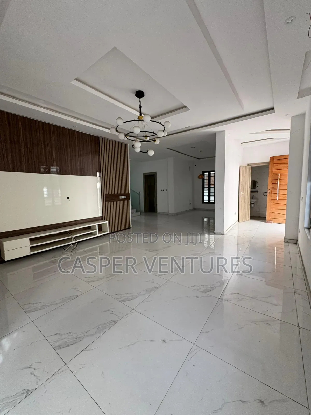 5bdrm Duplex in Chevron for sale