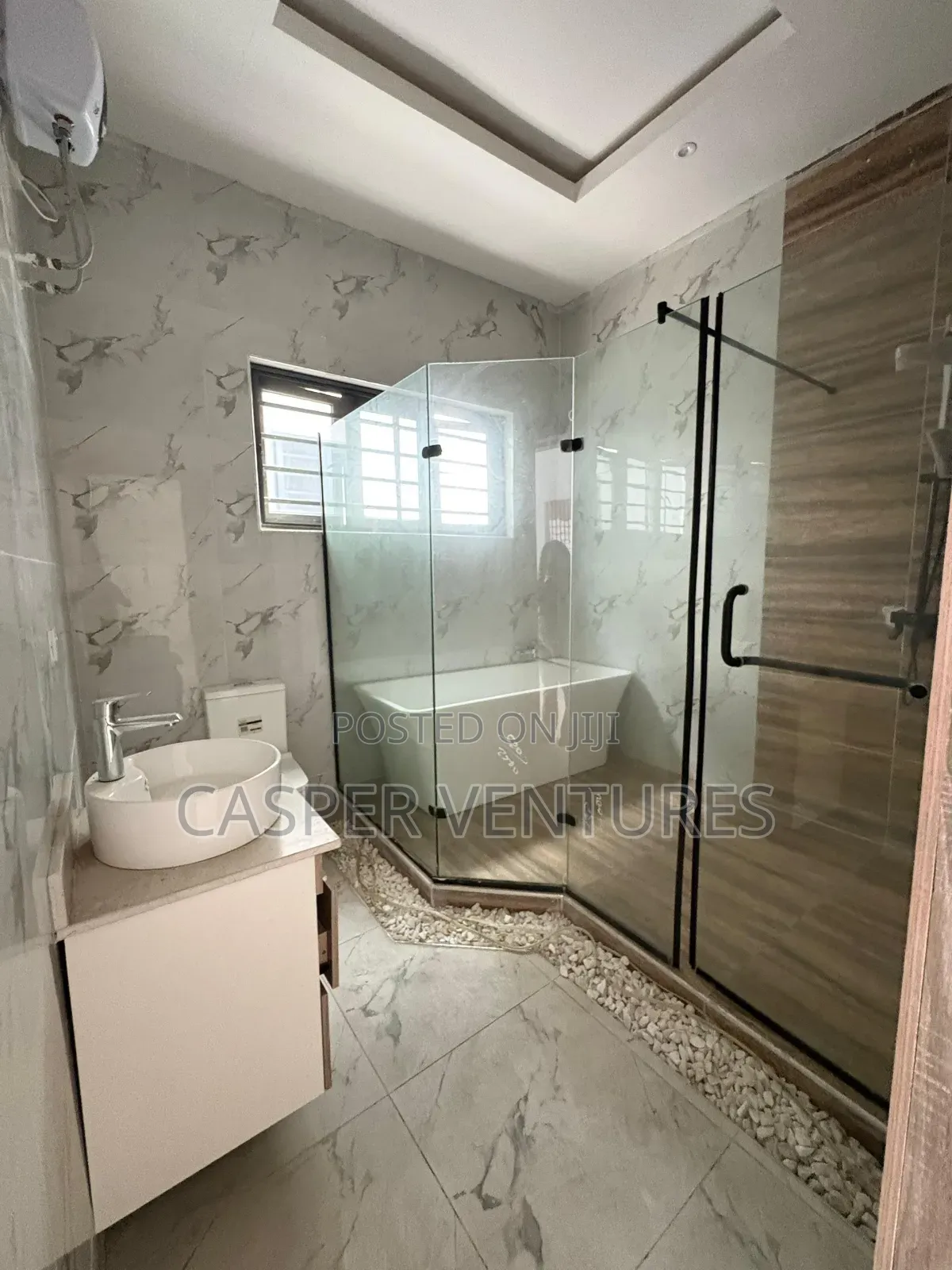 5bdrm Duplex in Chevron for sale