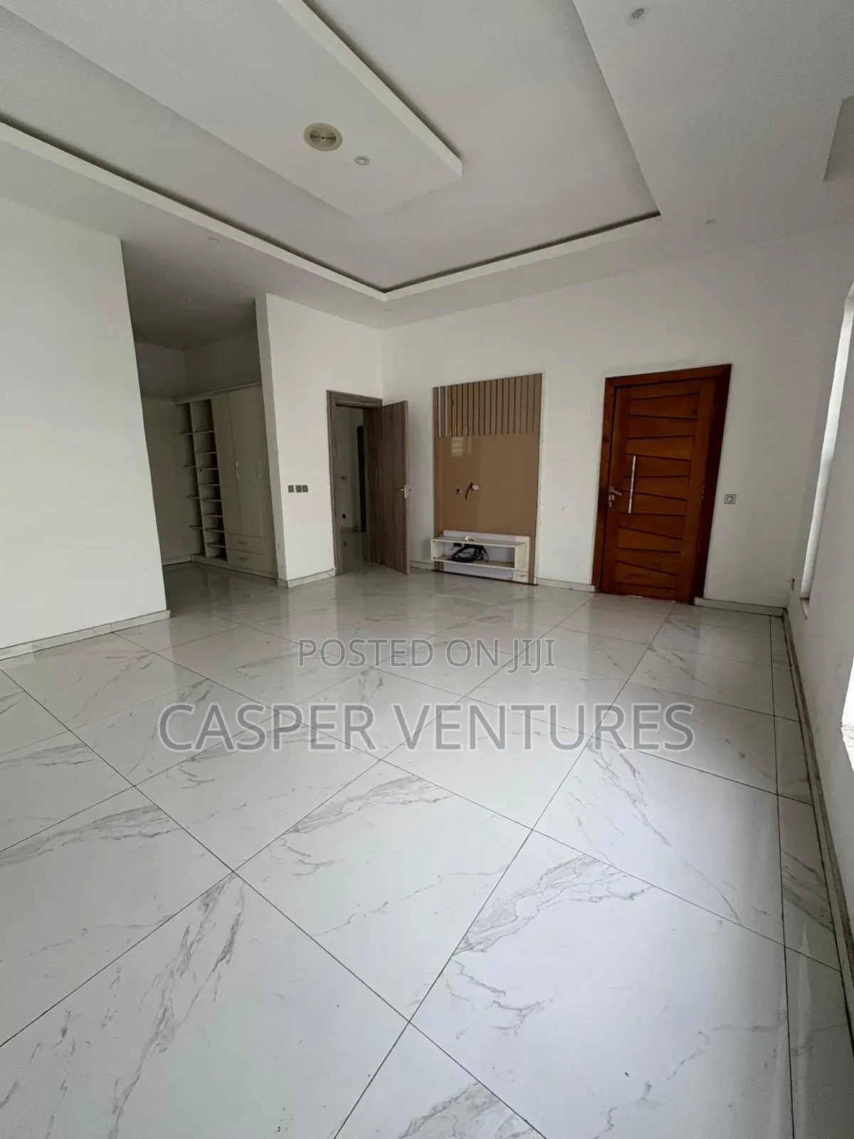5bdrm Duplex in Chevron for sale