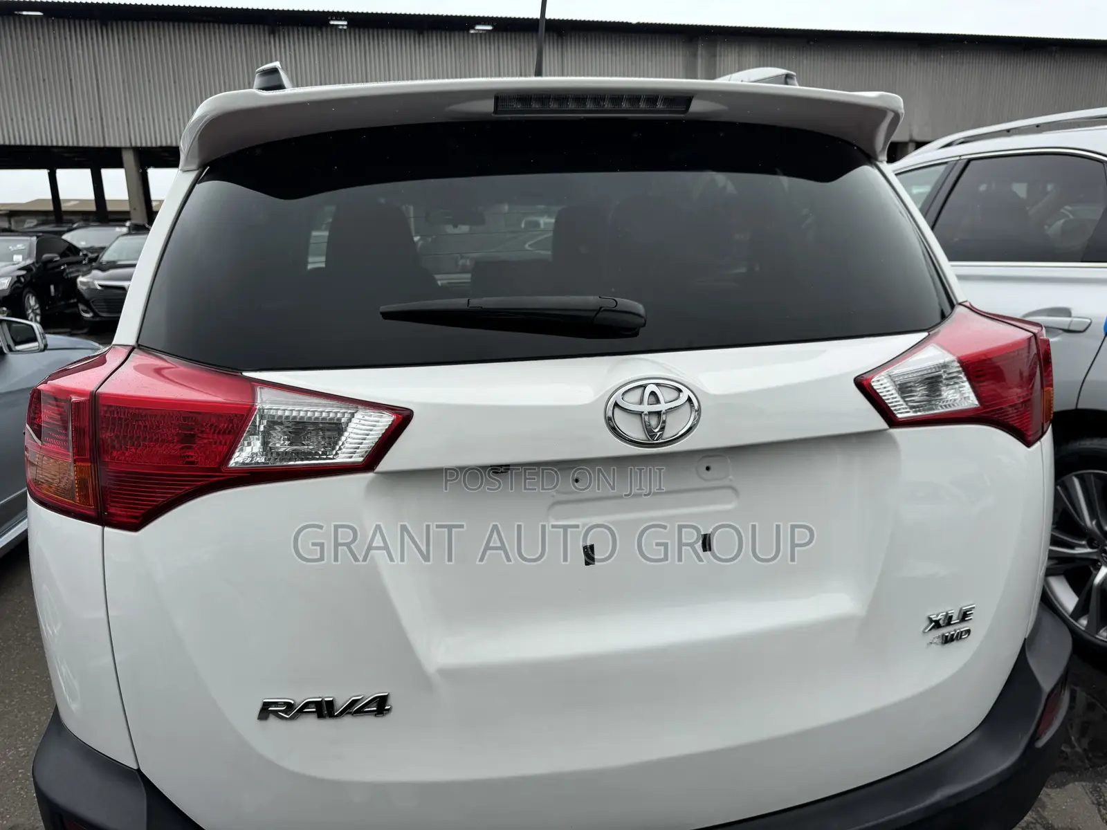 Toyota RAV4 XLE AWD (2.5L 4cyl 6A) 2013 White