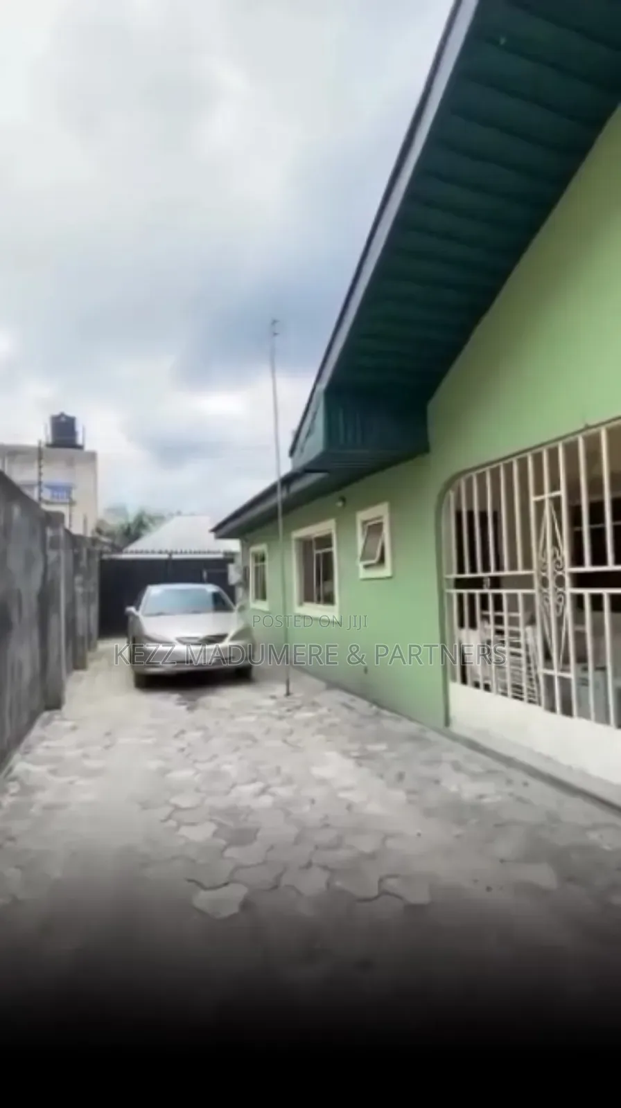6bdrm Block of Flats in Queens Park Estate for sale