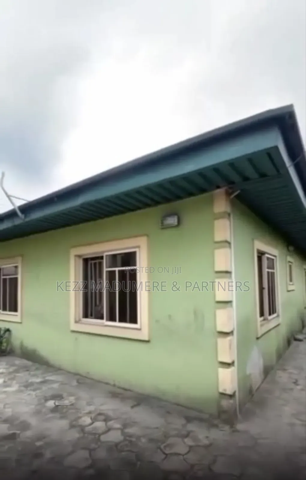 6bdrm Block of Flats in Queens Park Estate for sale