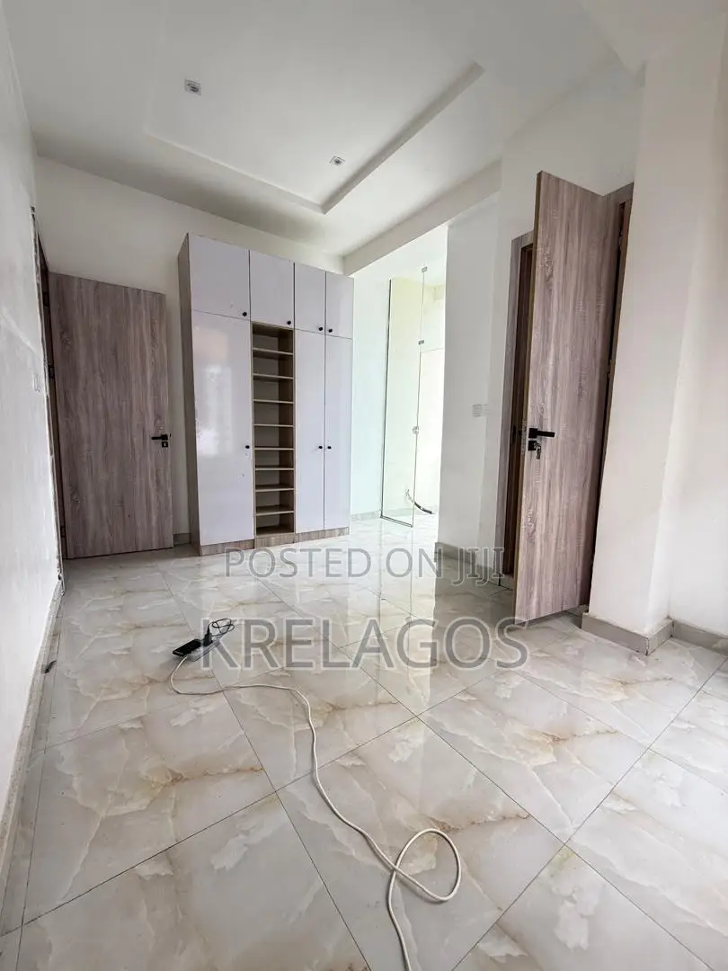 2bdrm Apartment in Chevron for sale