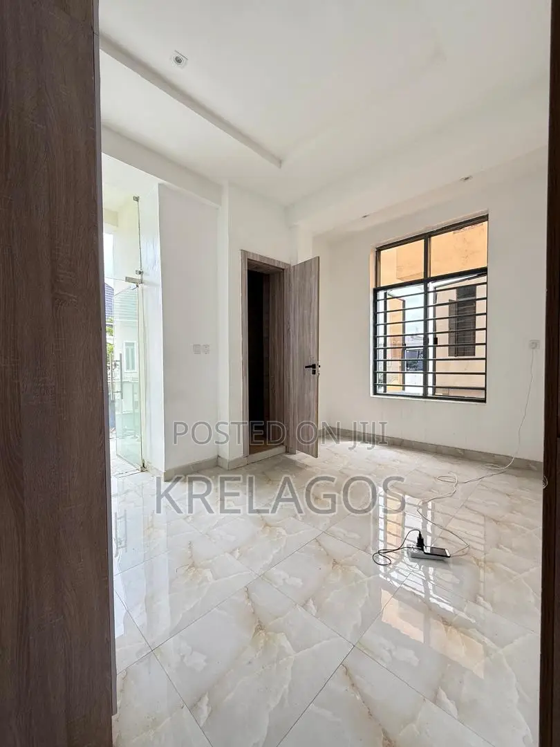 2bdrm Apartment in Chevron for sale