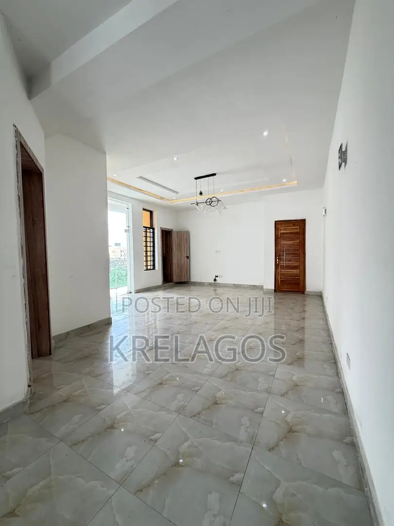 2bdrm Apartment in Chevron for sale
