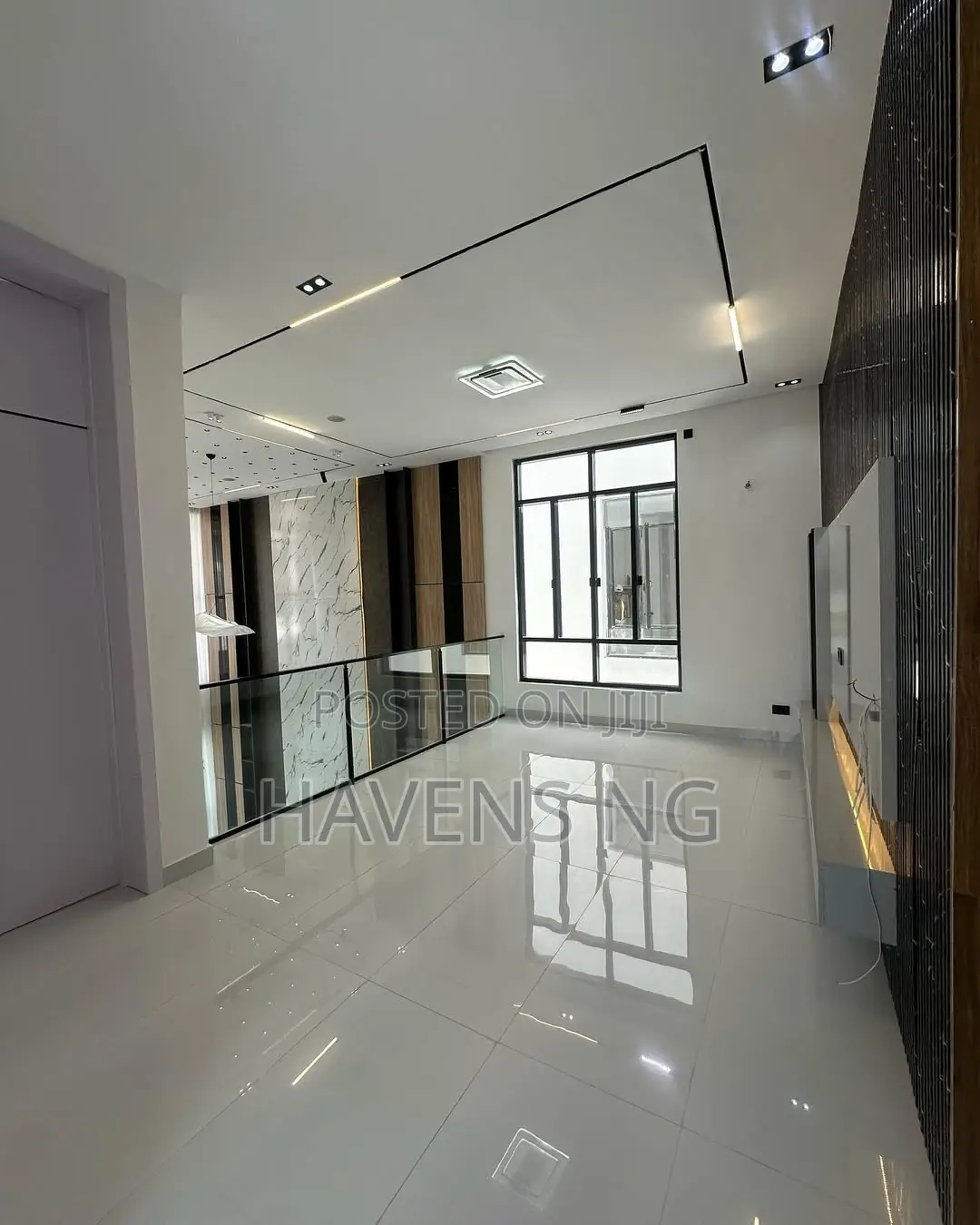 5bdrm Duplex in Chevron for sale