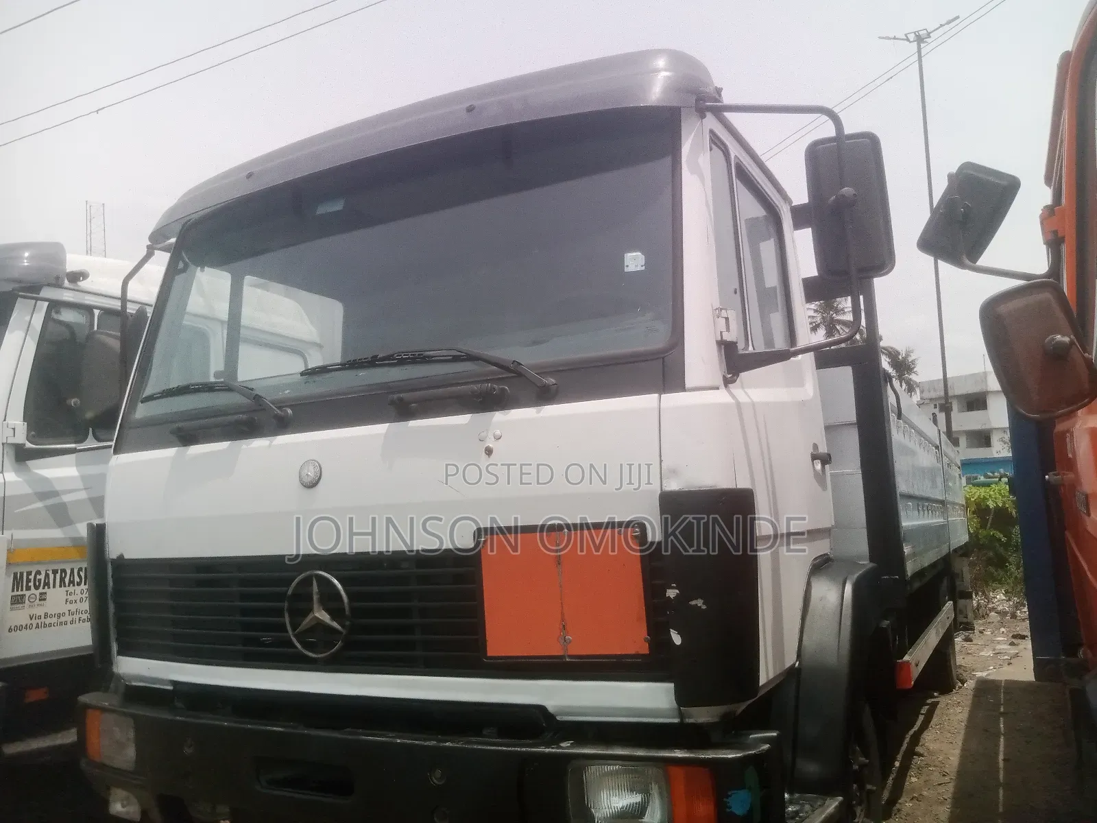 814 Bucket Truck