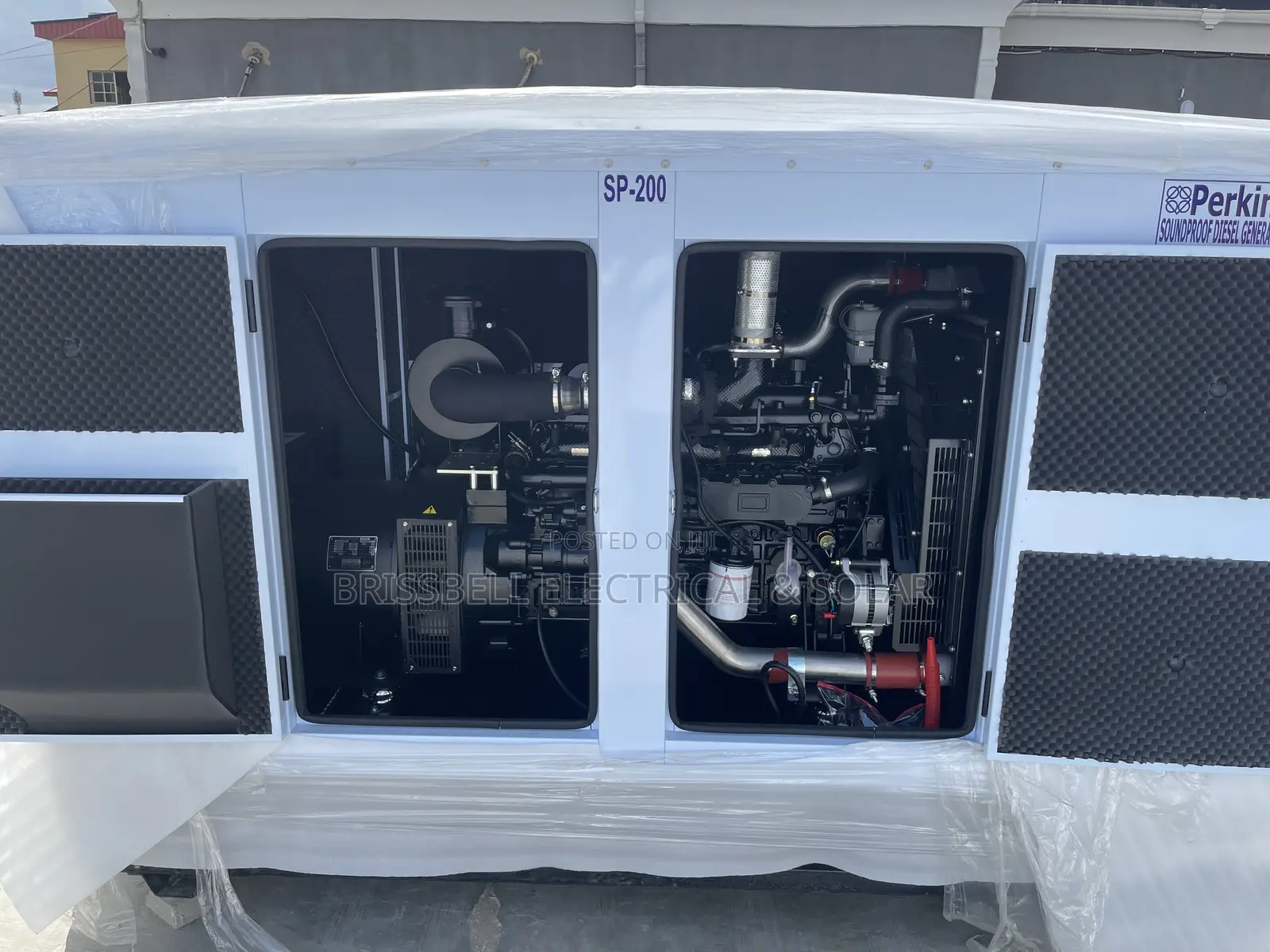 Heavy-duty England Perkins Soundproof Diesel Generator200kva