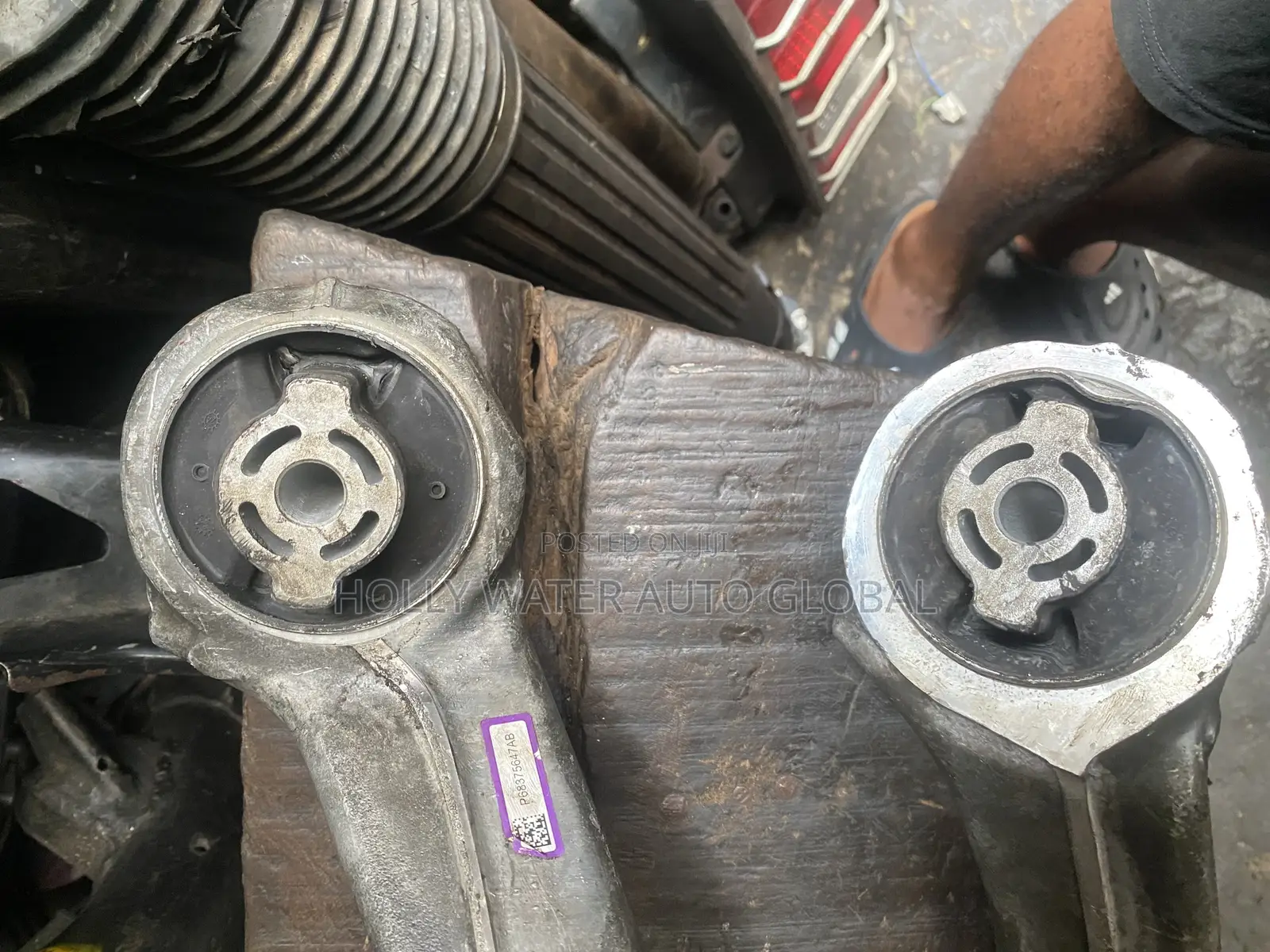 Lower Arm Jeep Cherokee 2022