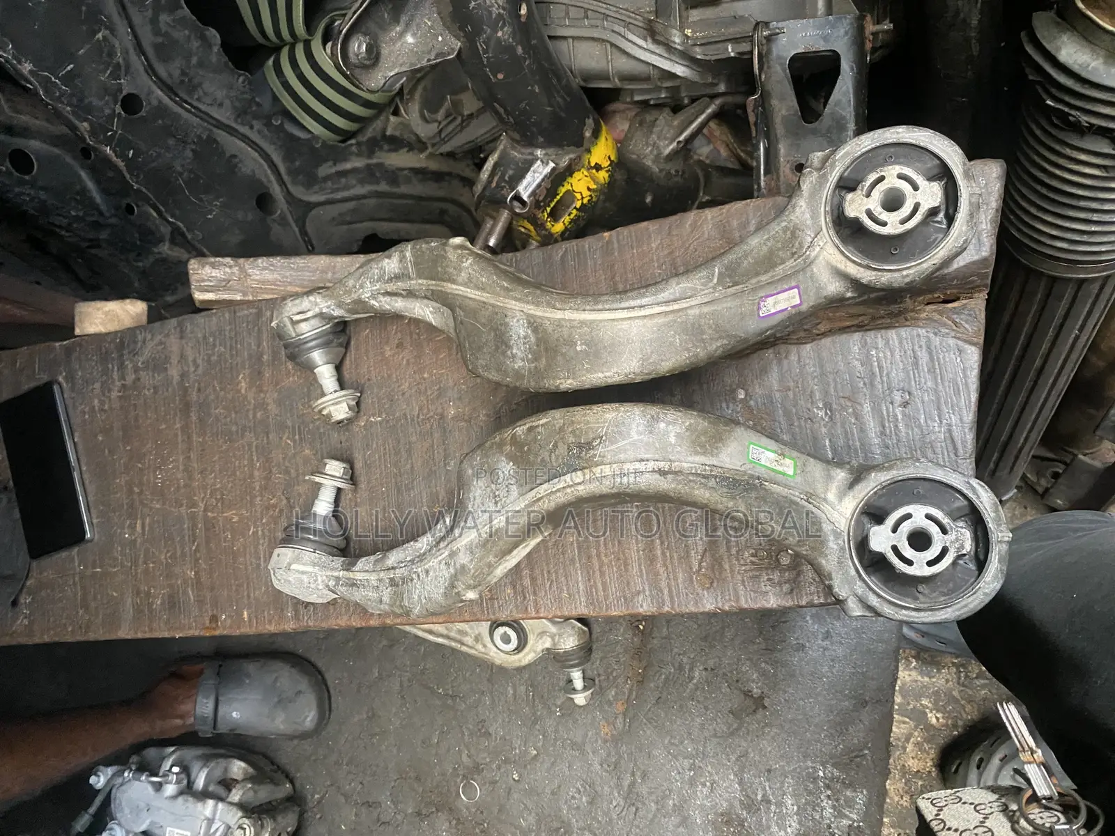 Lower Arm Jeep Cherokee 2022