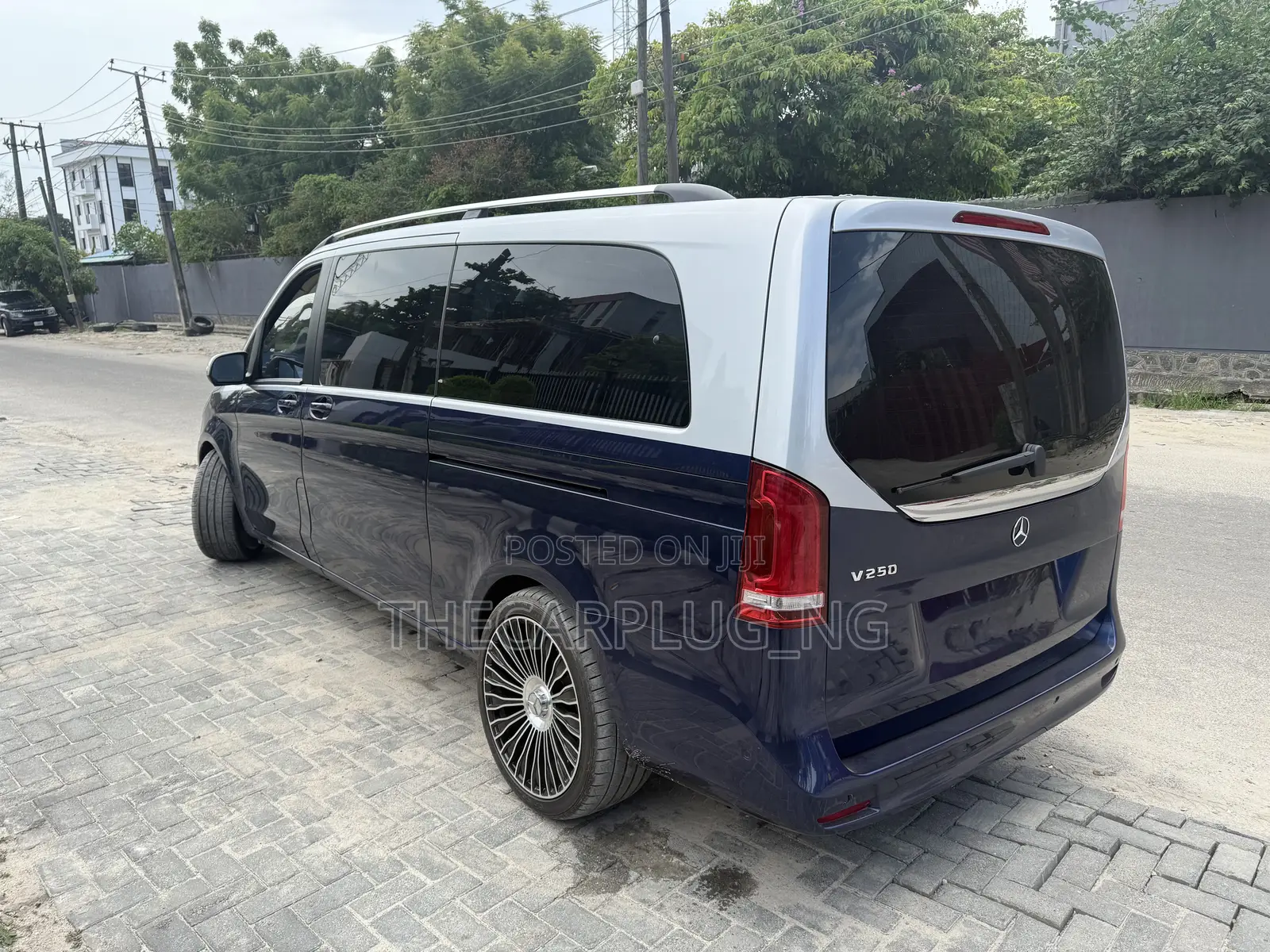 Mercedes-Benz V-Class 2023 Blue