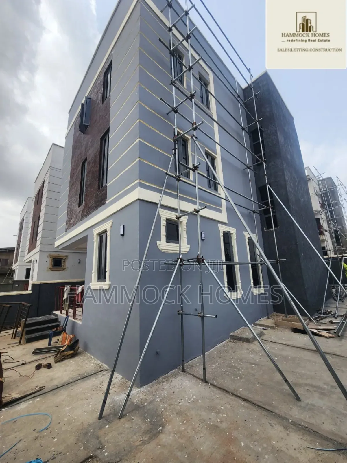 4bdrm Penthouse in New Bodija Estate for sale