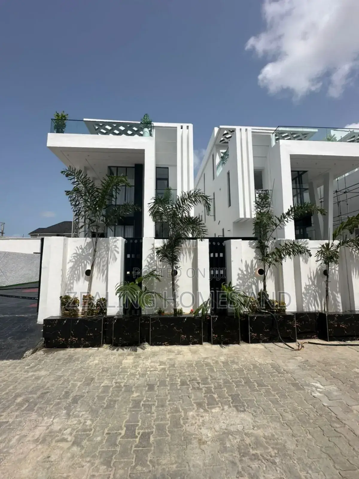Furnished 5bdrm Duplex in Chevron Drive for sale
