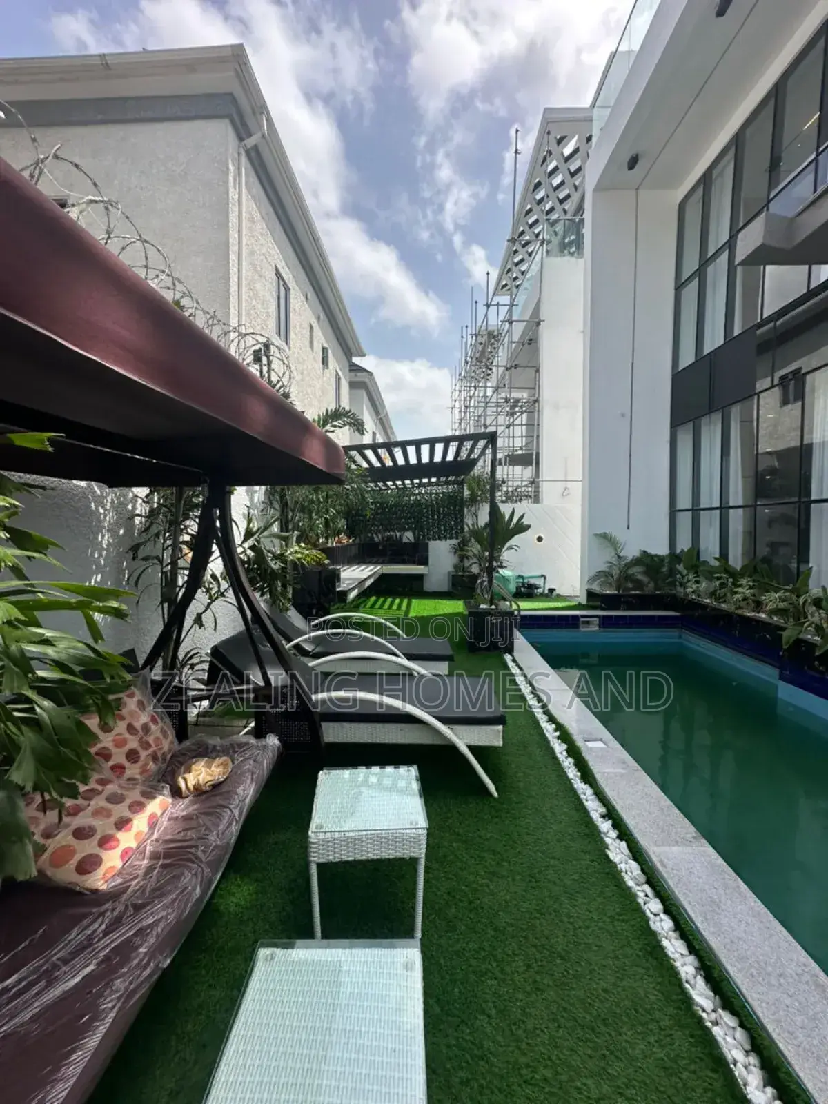 Furnished 5bdrm Duplex in Chevron Drive for sale