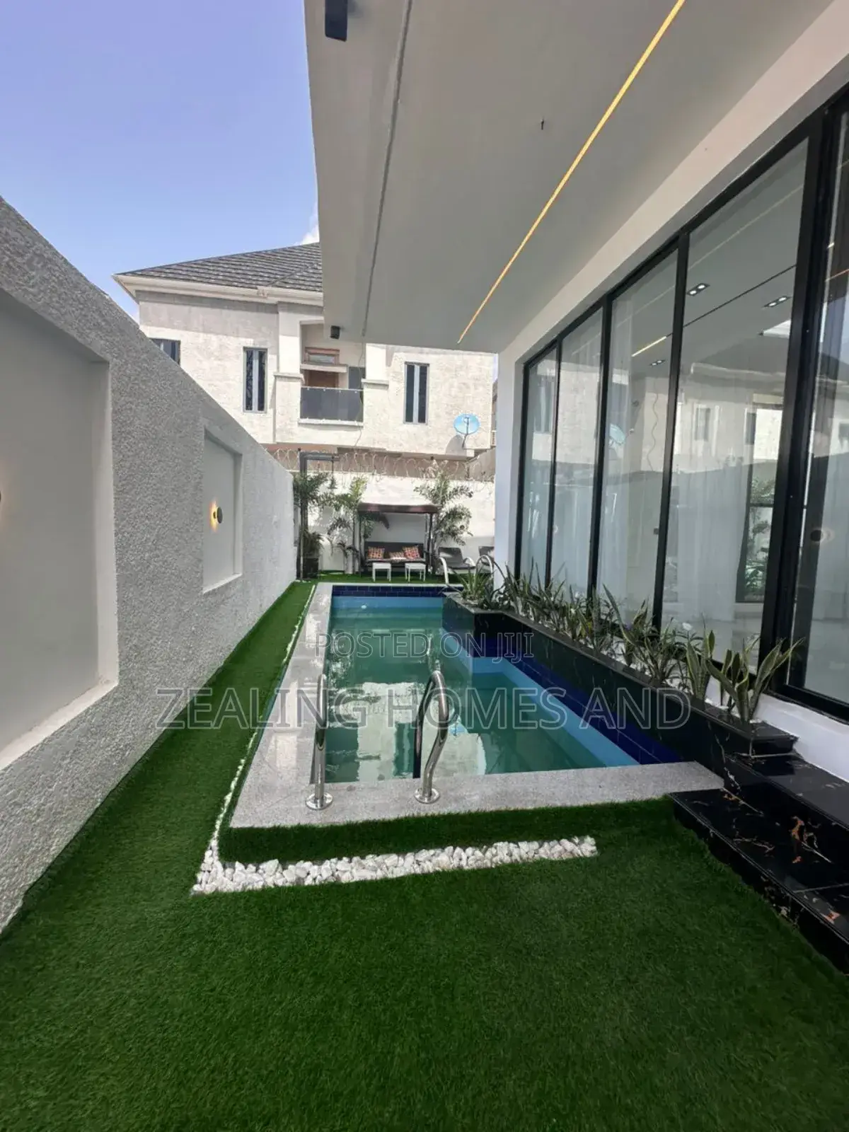 Furnished 5bdrm Duplex in Chevron Drive for sale