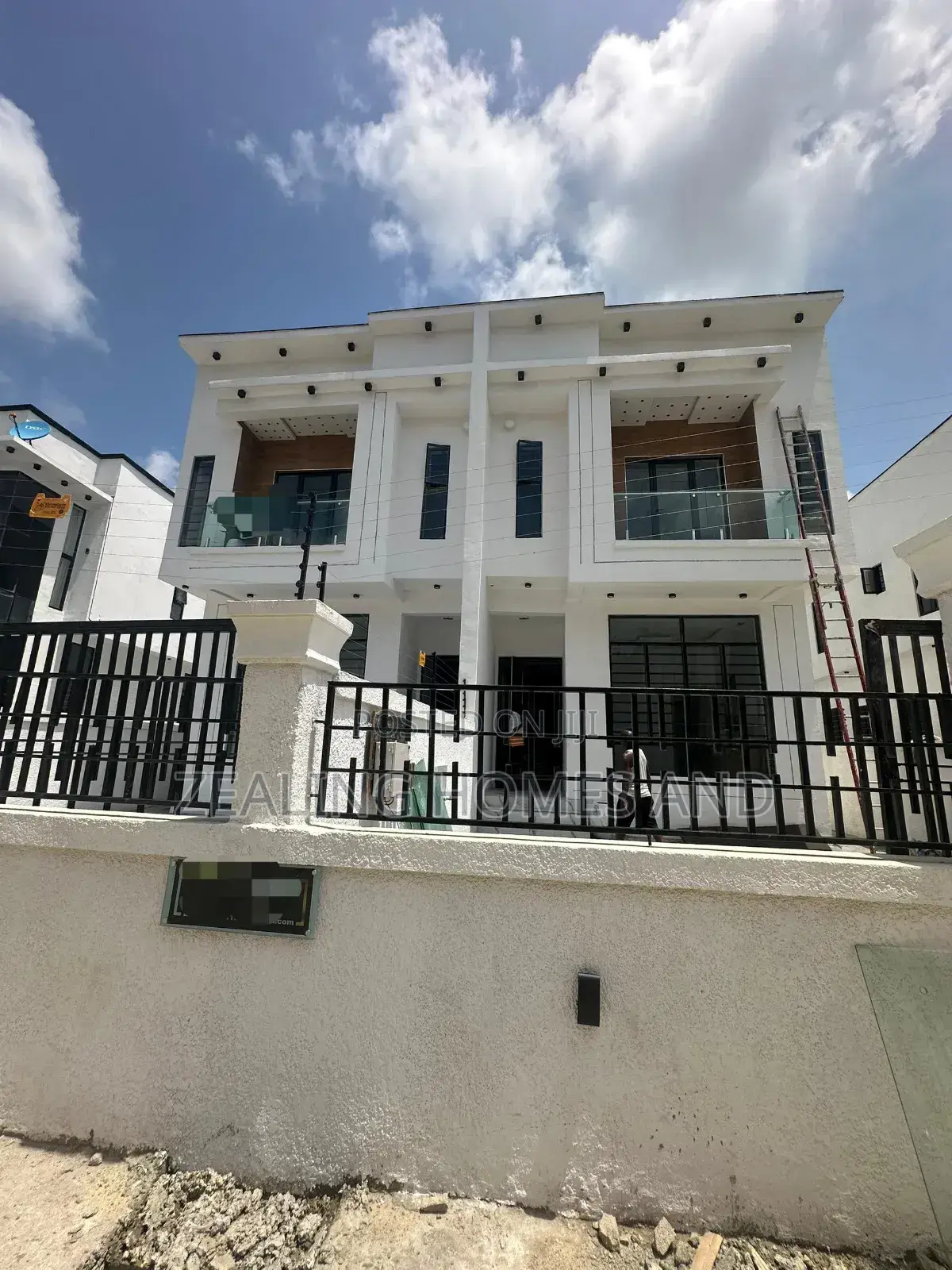 5bdrm Duplex in Lekki Ajah Estate for sale