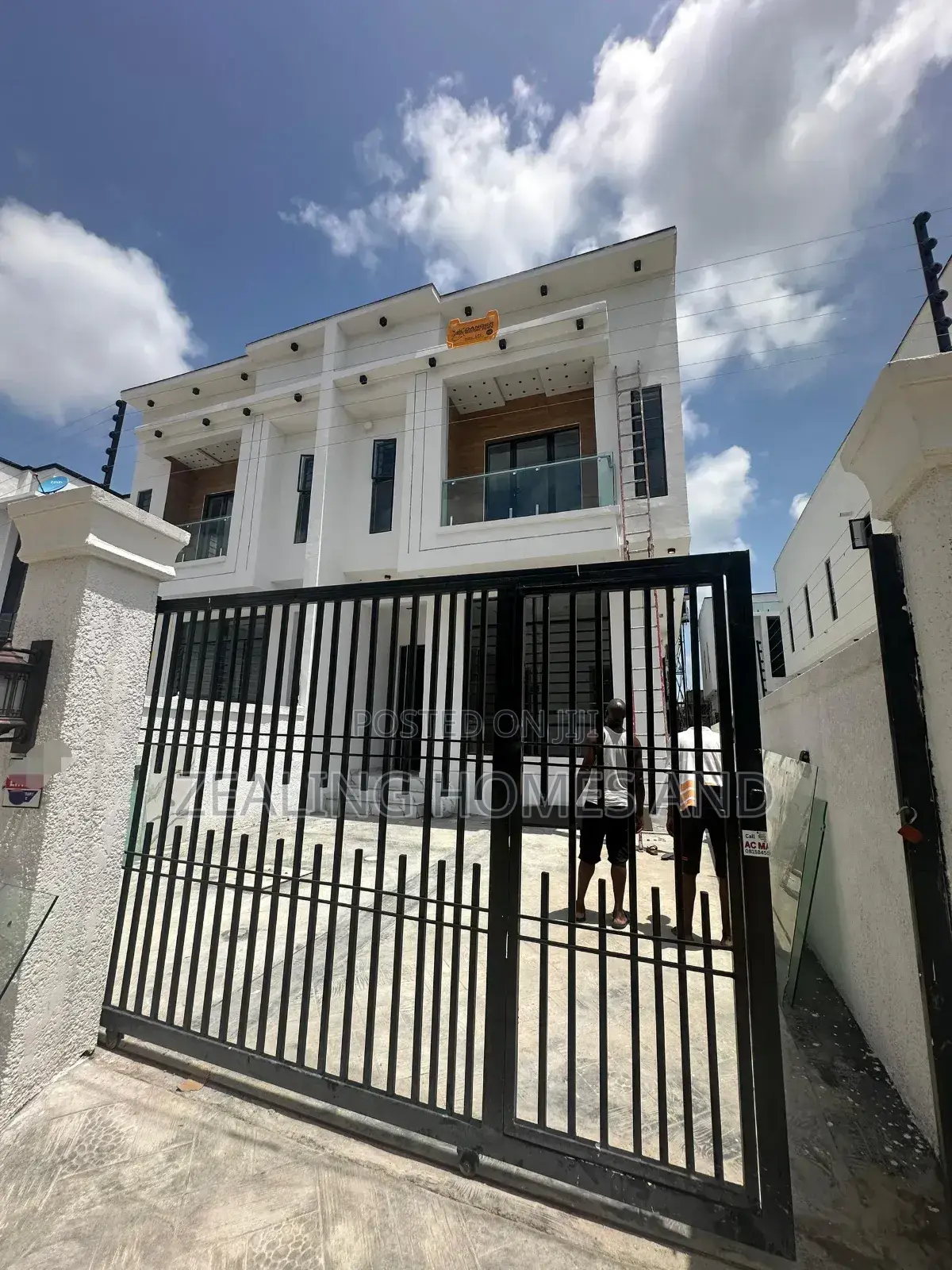 5bdrm Duplex in Lekki Ajah Estate for sale