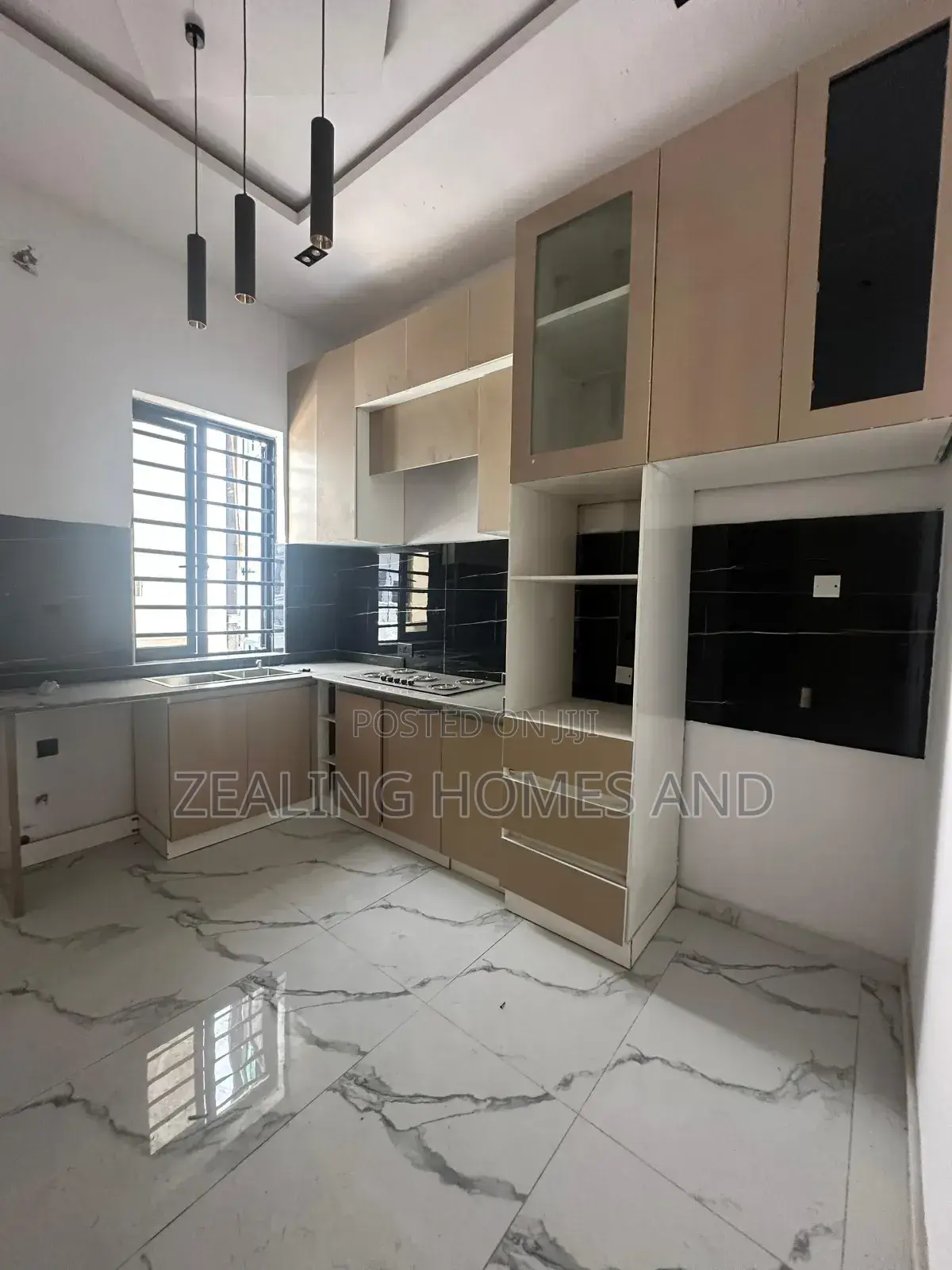 5bdrm Duplex in Lekki Ajah Estate for sale