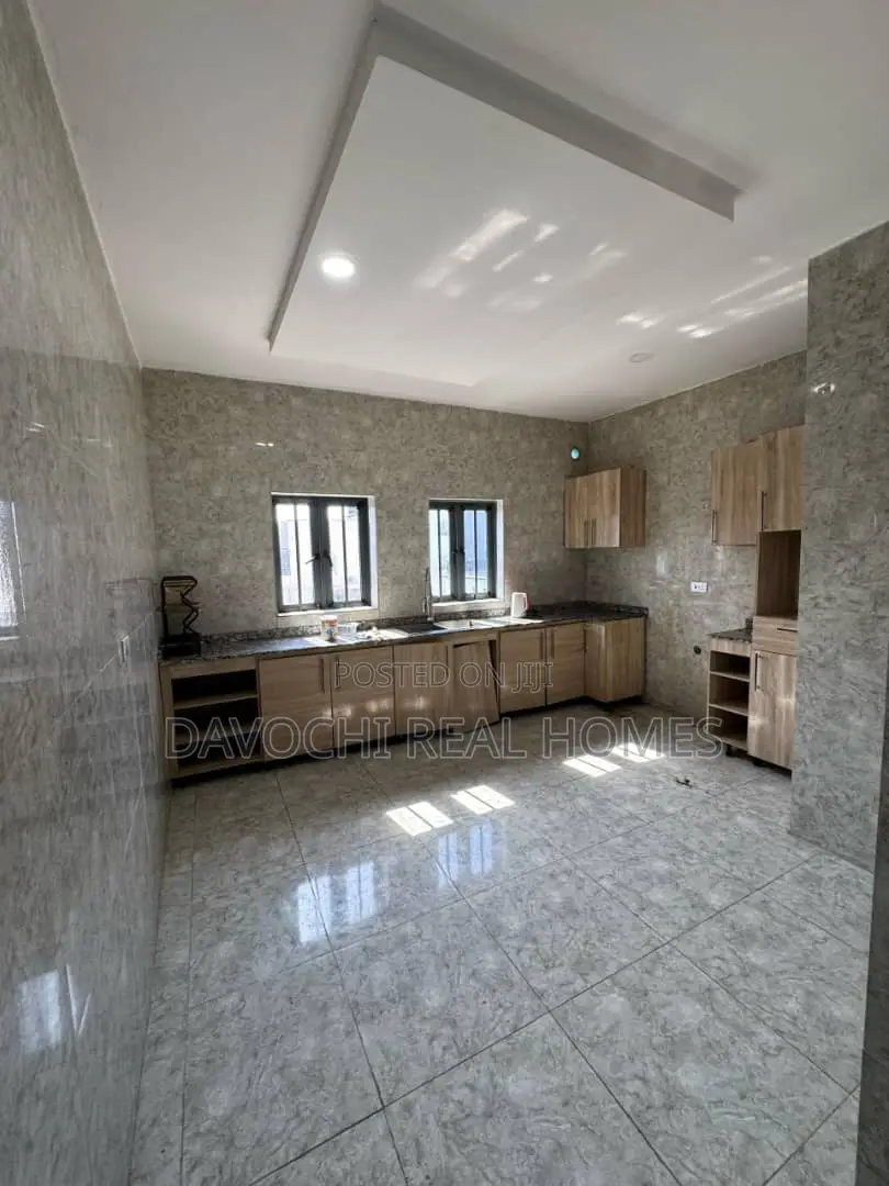 4bdrm Penthouse in Ikate for rent