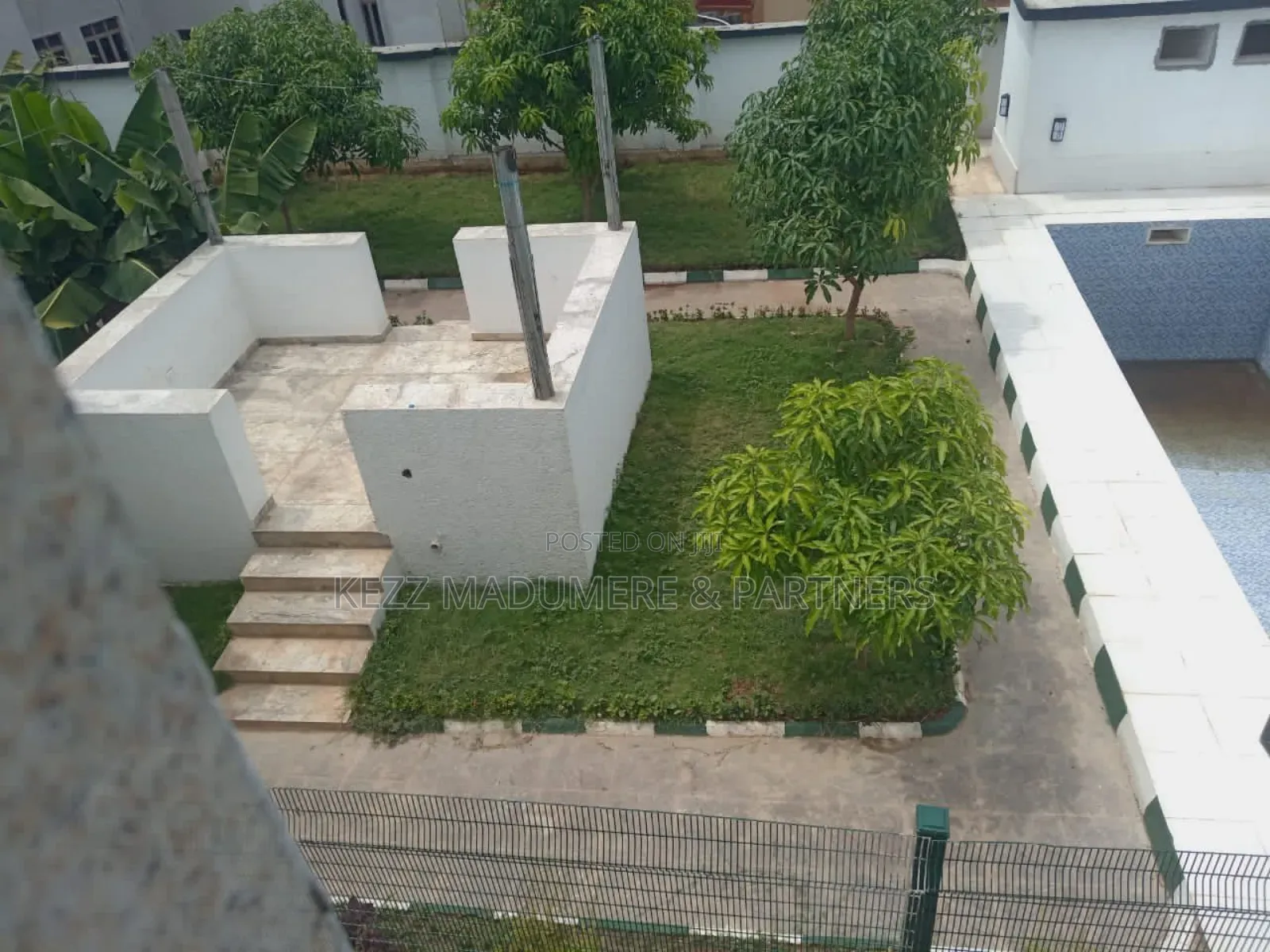 8bdrm Duplex in Apo Resettlement, for sale