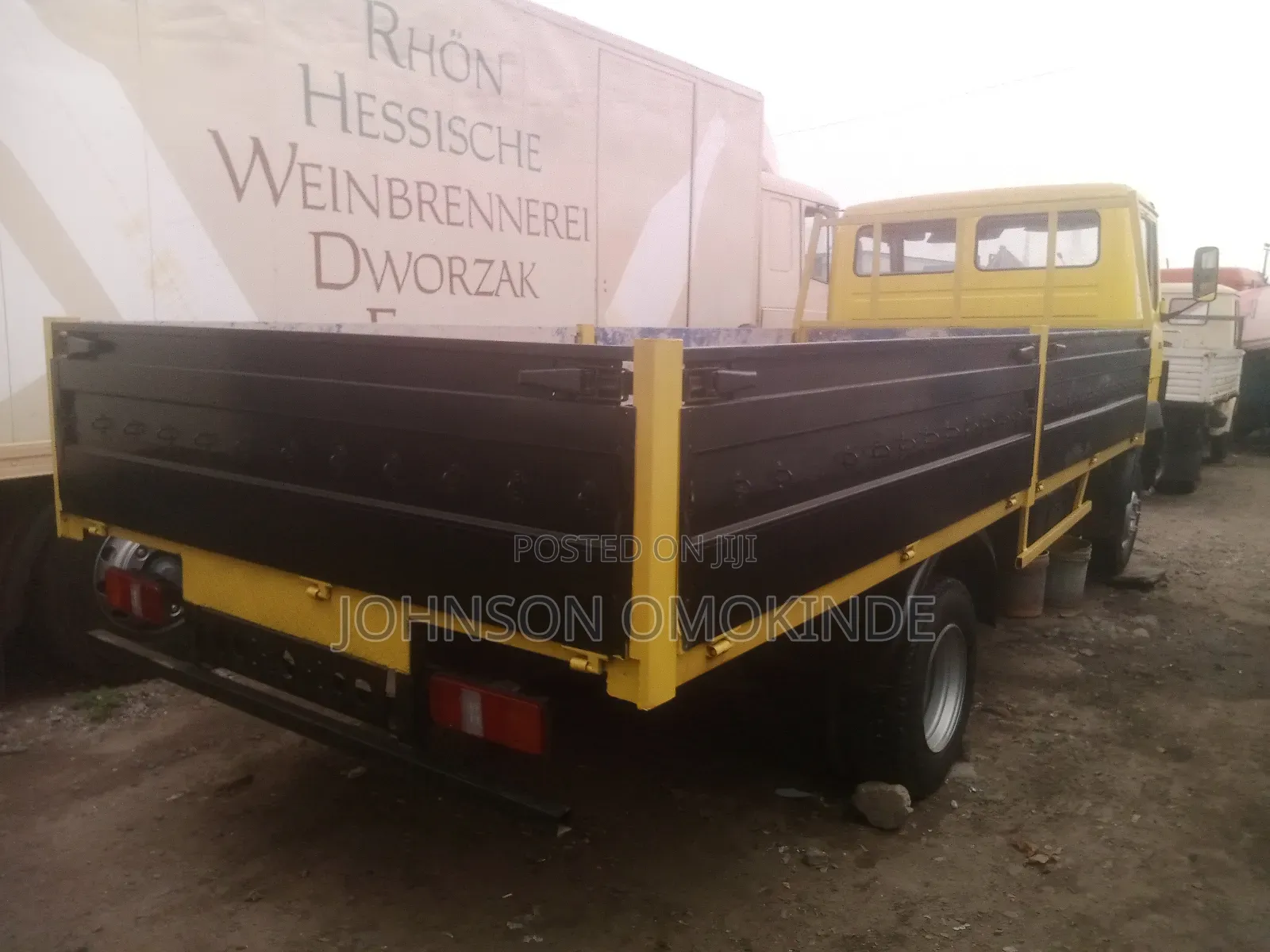 814 Bucket Mercedes Benz Yellow