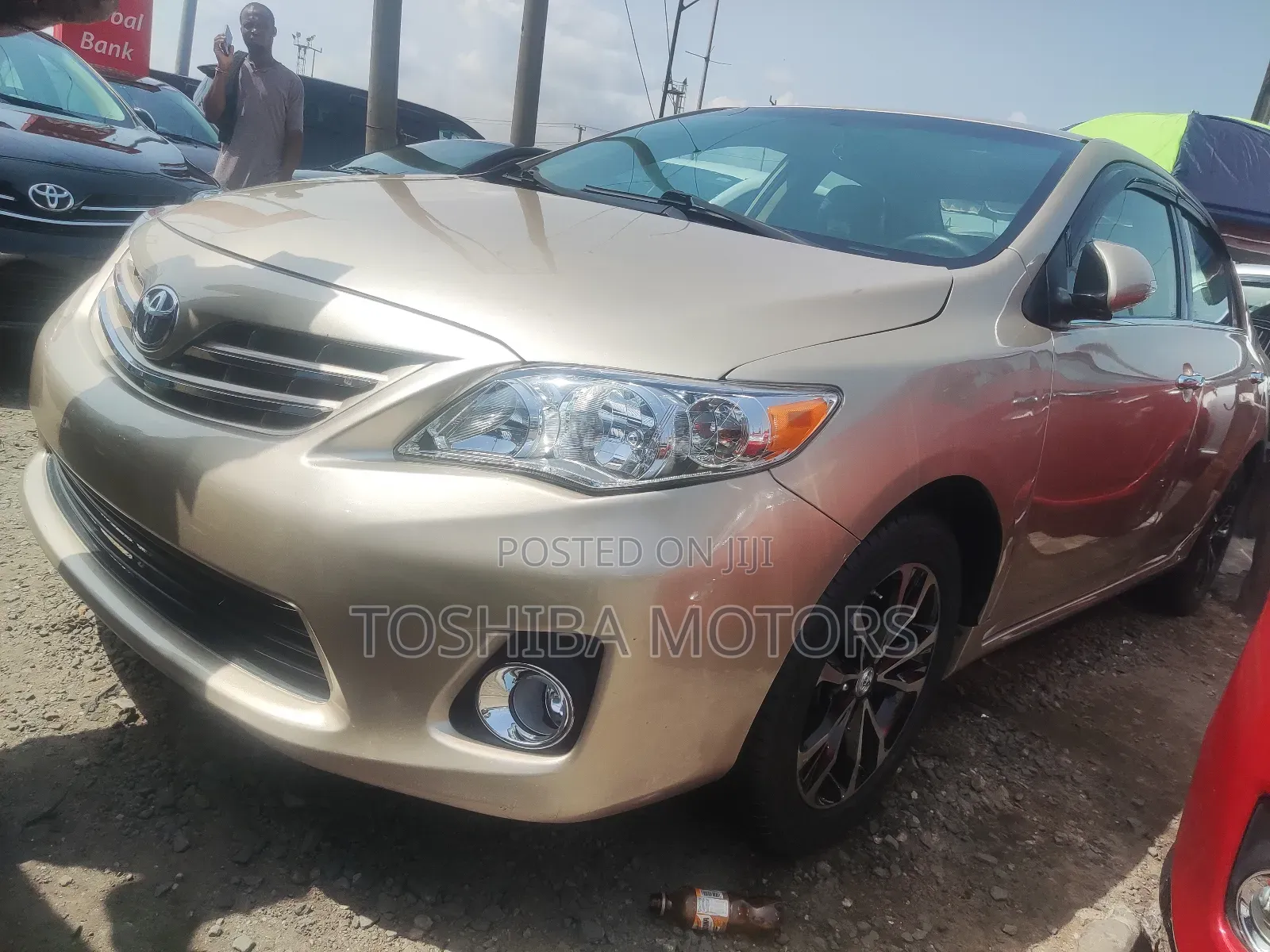 Toyota Corolla LE 4dr Sedan (1.8L 4cyl 4A) 2013 Gold