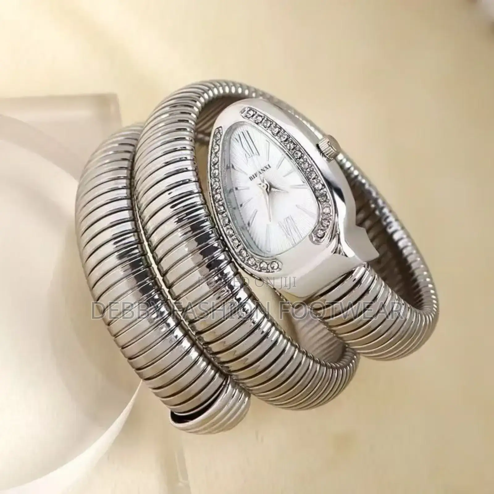 *Unique Snake Shaped Design Bracelet Watch