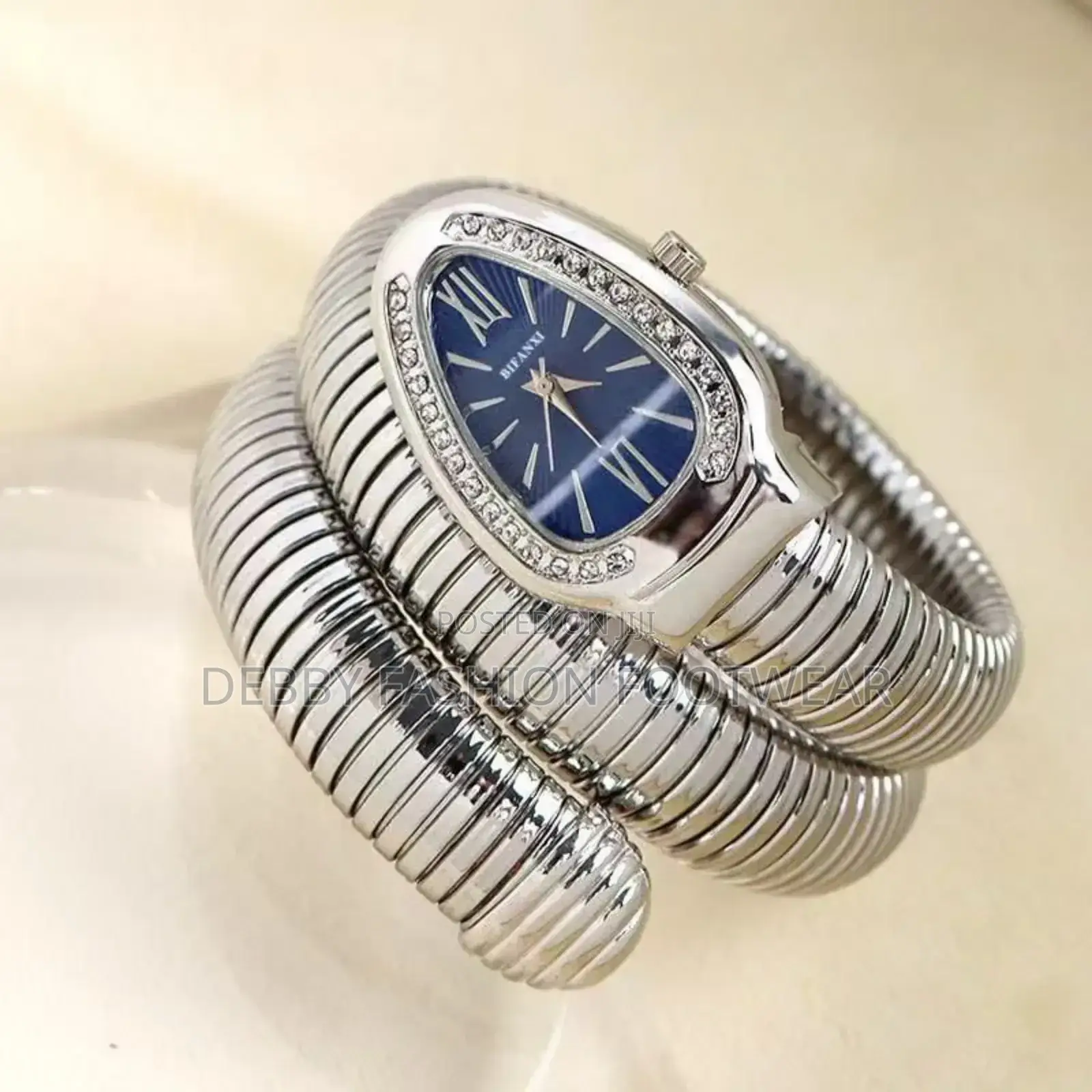 *Unique Snake Shaped Design Bracelet Watch