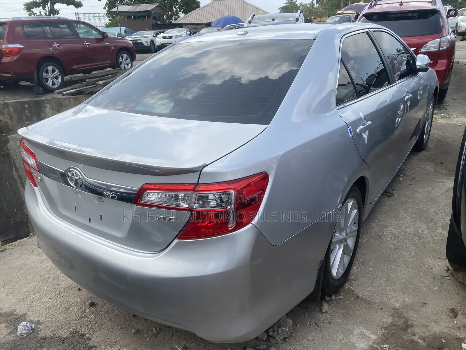 Toyota Camry XLE 4dr Sedan (2.5L 4cyl 6A) 2013 Silver