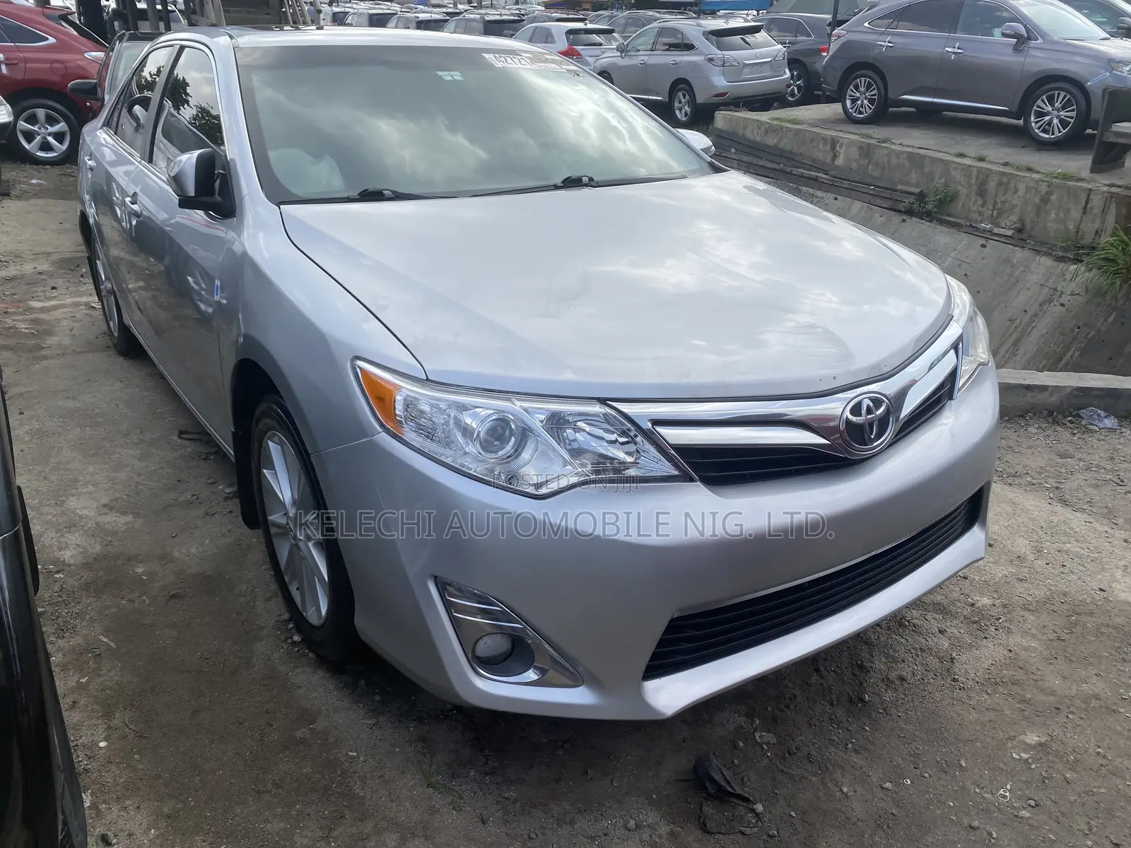 Toyota Camry XLE 4dr Sedan (2.5L 4cyl 6A) 2013 Silver