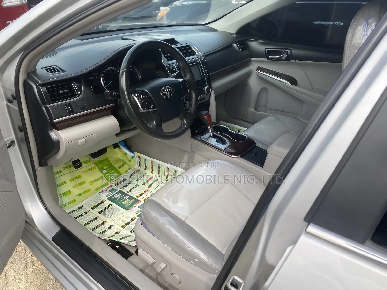 Toyota Camry XLE 4dr Sedan (2.5L 4cyl 6A) 2013 Silver