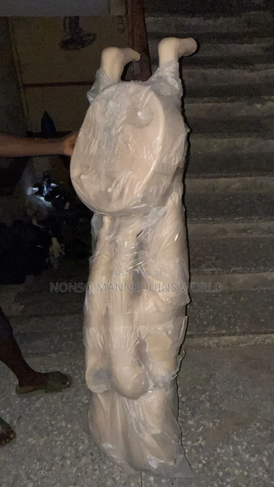 Head Less Male Plastic Mannequin With Detachable Hands