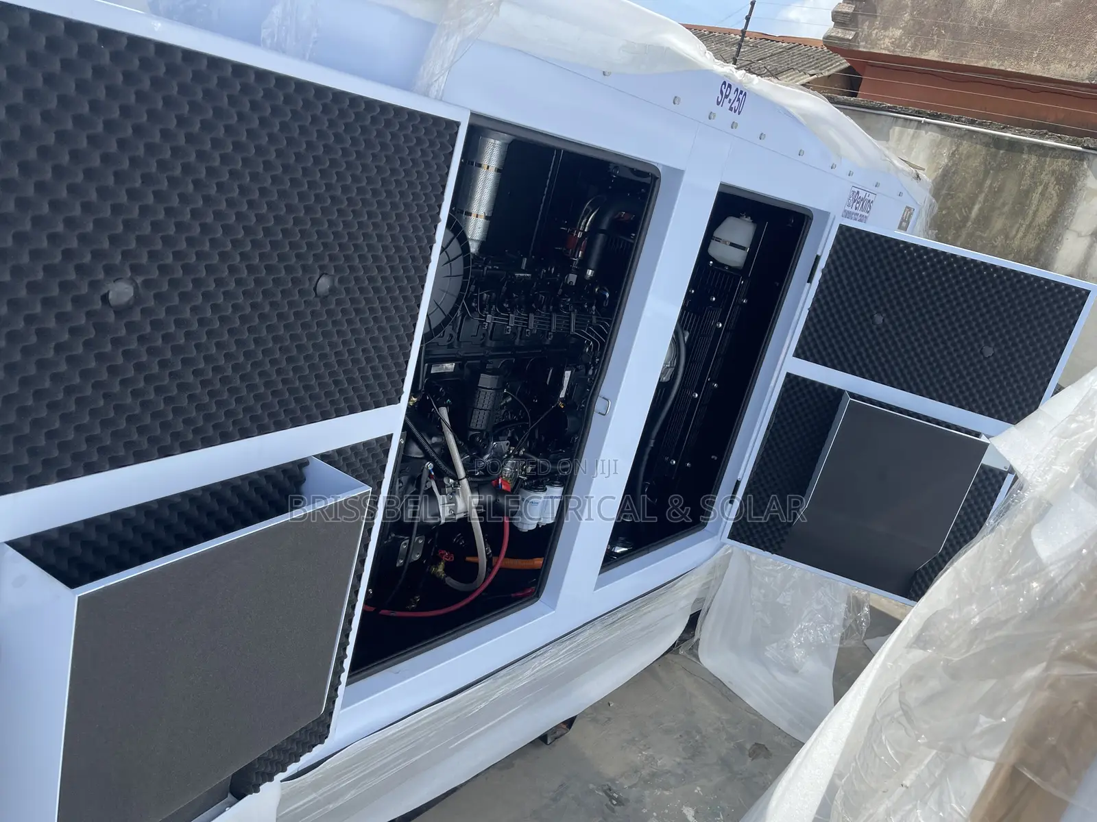 Original England Perkins Soundproof Diesel Generator250kva